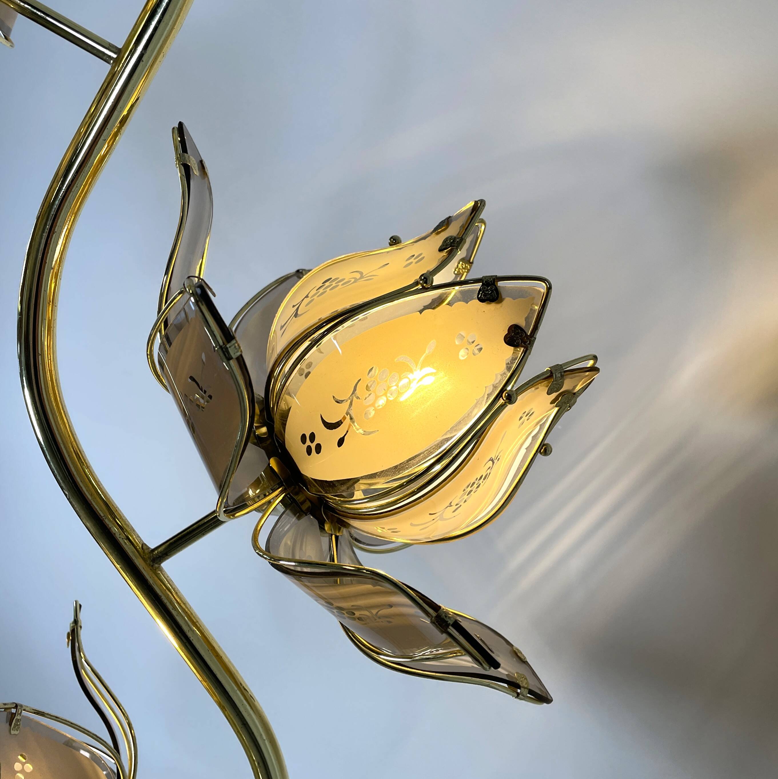 Golden lotus lamp with 3 levels