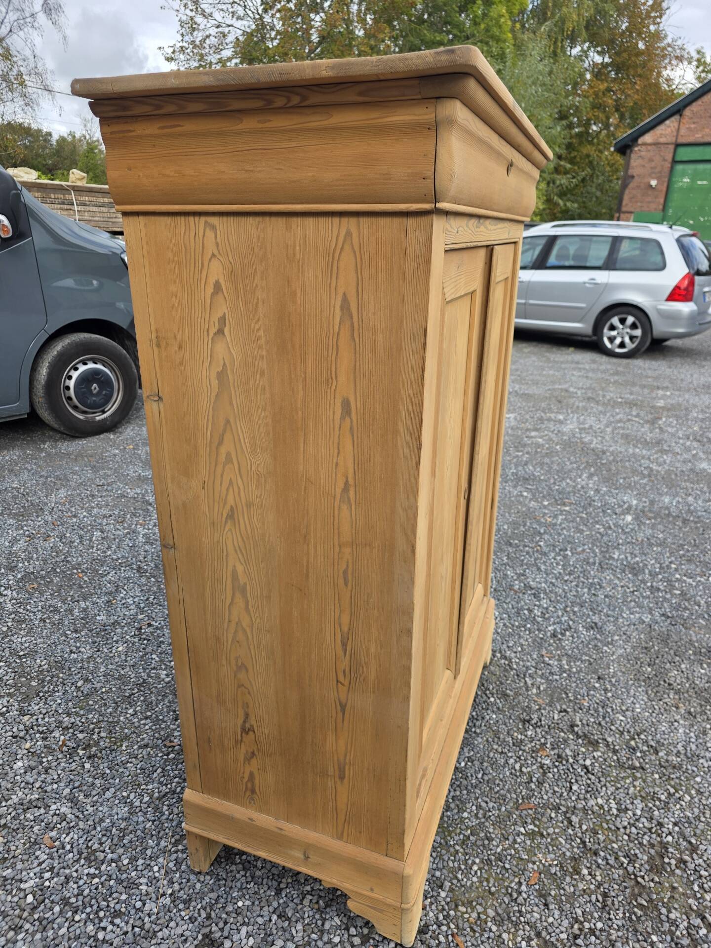 Buffet parisien en sapin