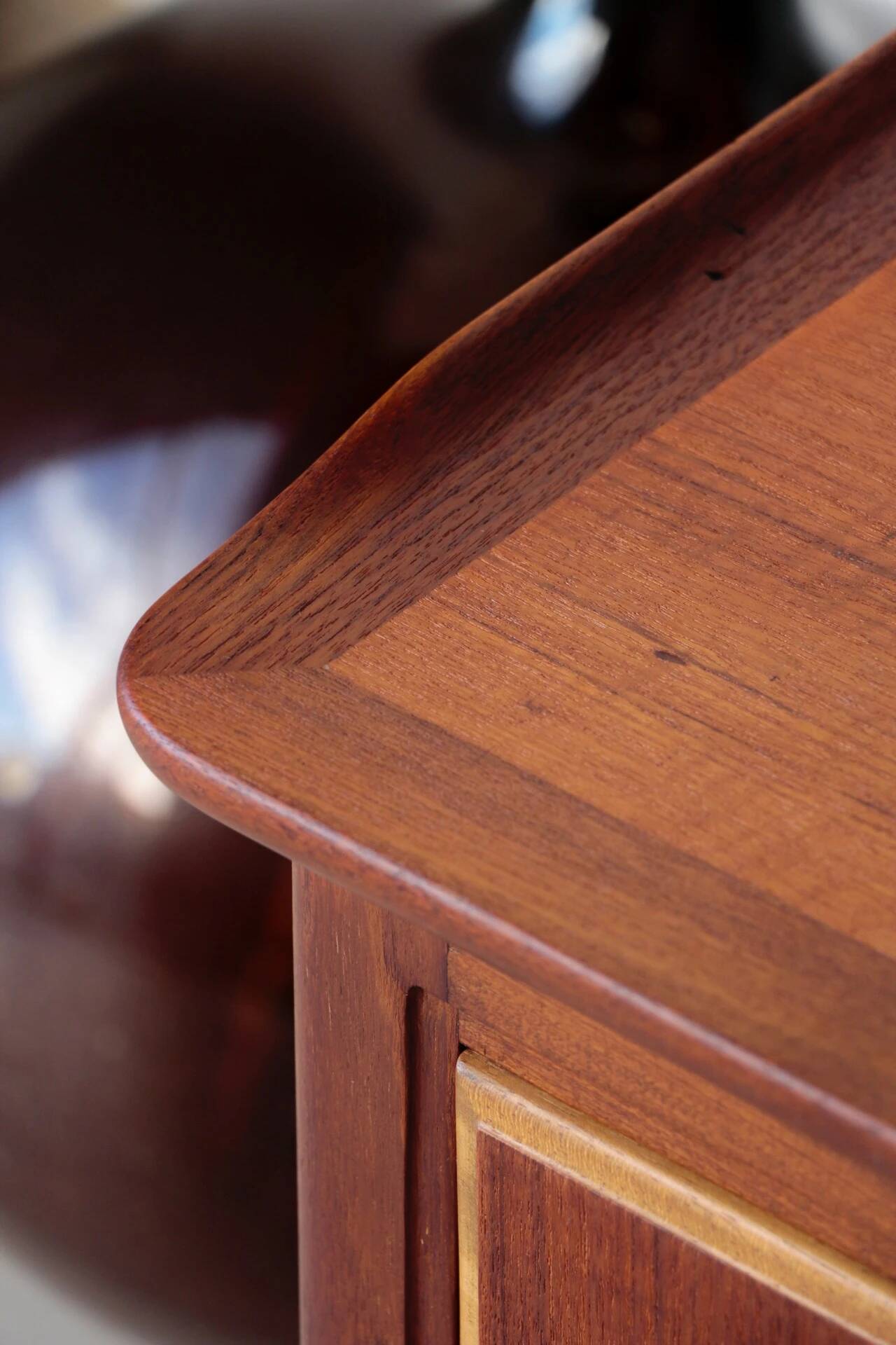Desk Svend Aage Madsen: Danish Teck & Design (HP Hansen)