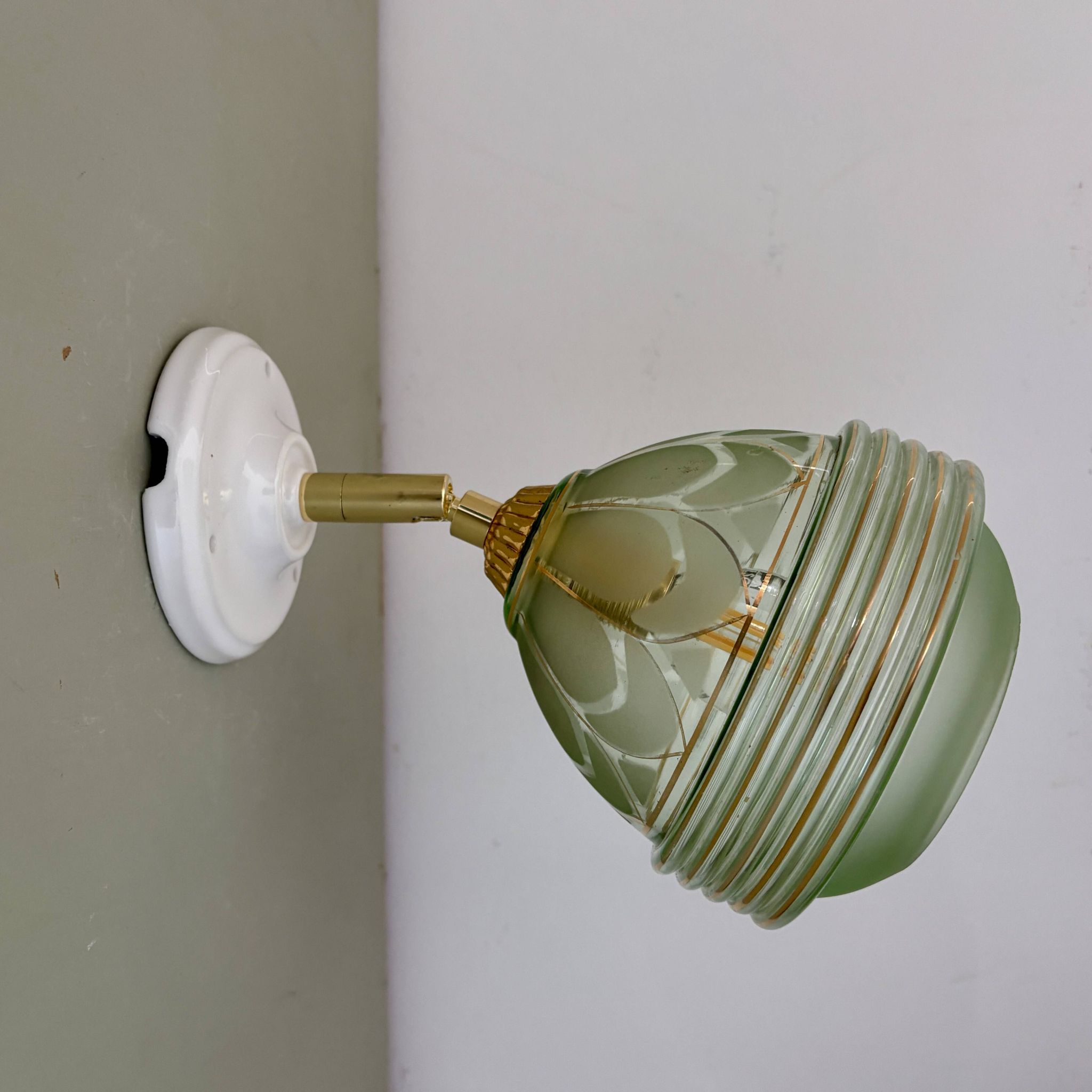 Vintage art deco tulip wall lamp in green and gold glass