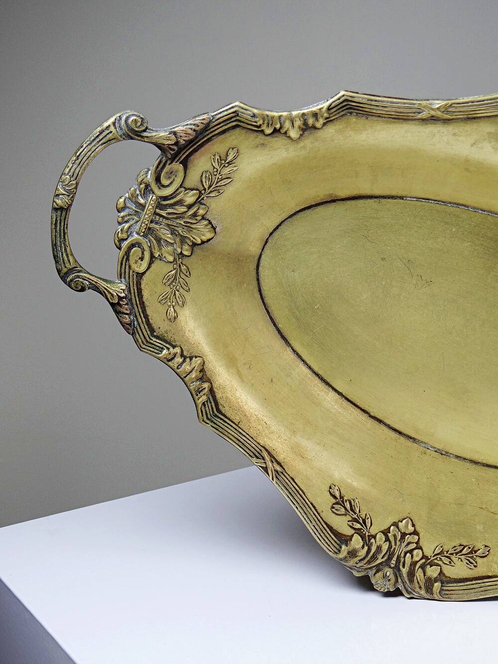 Large empty pocket bowl, antique rockwork, gilded metal, Louis XV style.
