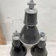 Suite de trois lampes industrielles.