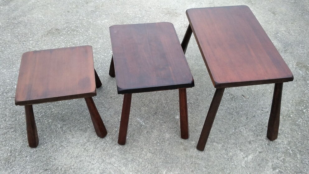 Nesting coffee tables