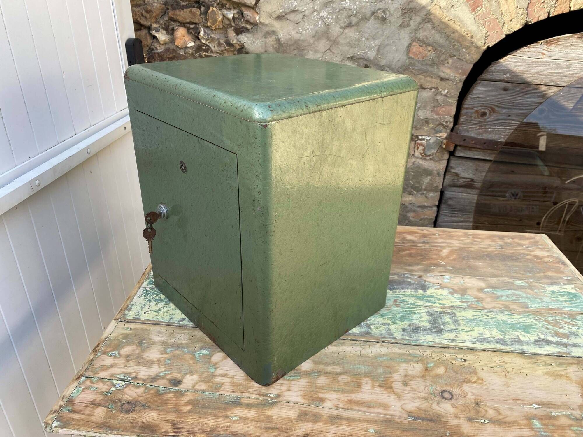 Safe industrial metal furniture brand manufrance 1950
