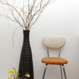Vase en terre brun et or