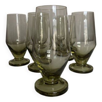 Set de 7 verres gobelets à pied modernistes vert tilleul 1950