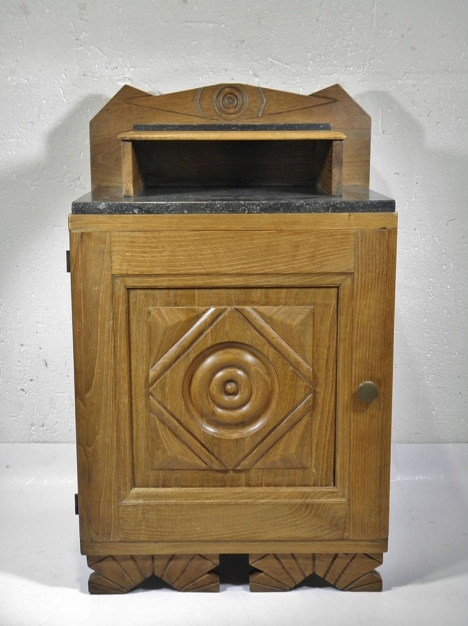 Art Deco accent furniture, Neo-Breton style