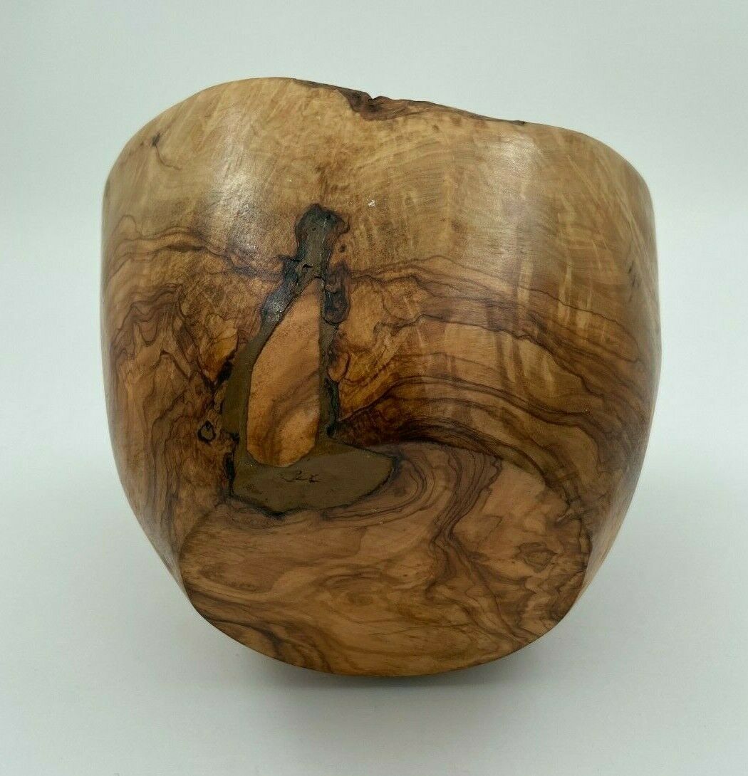 Free-form wooden 1960 trend design cut for fruit