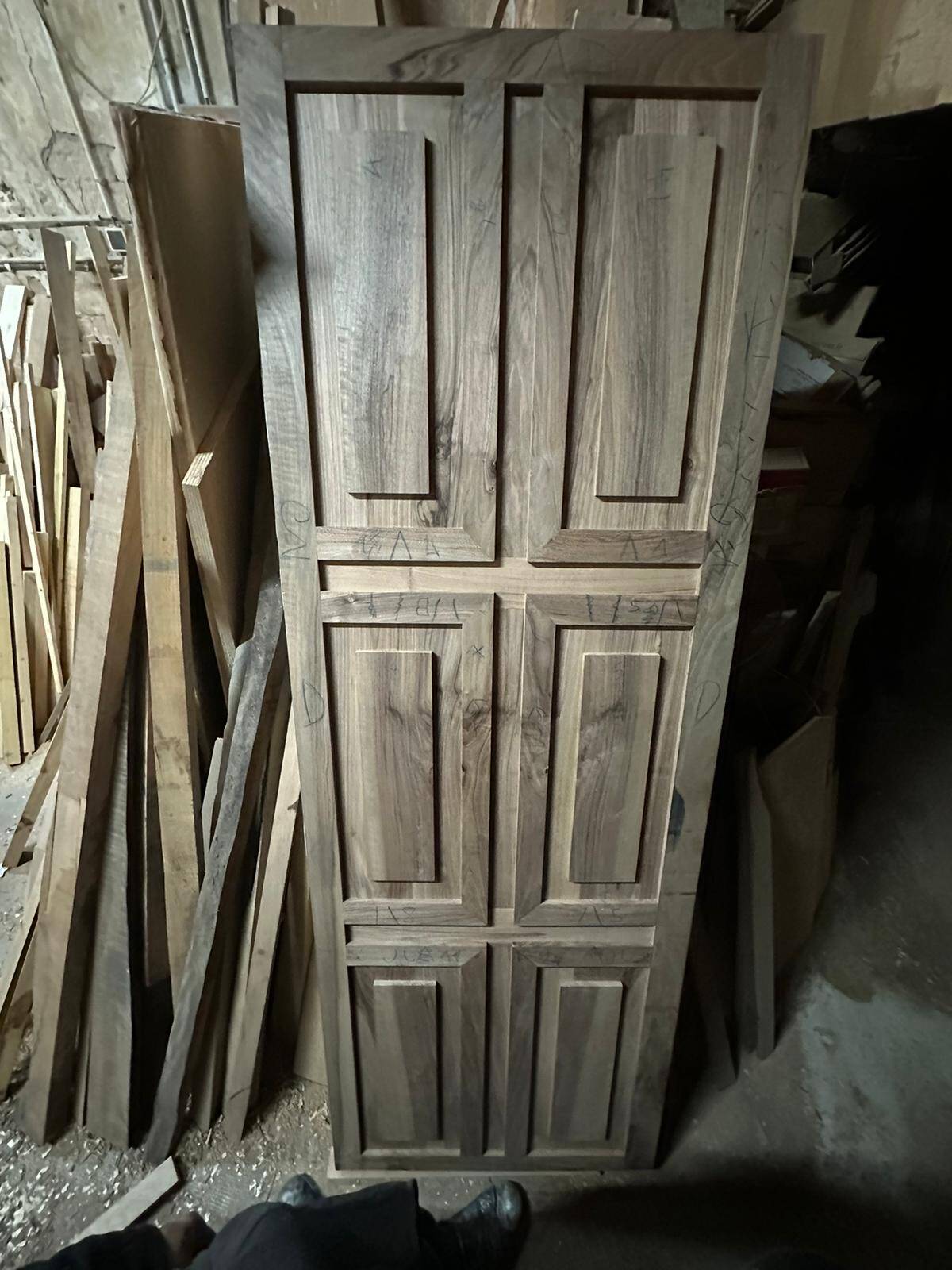 2 sliding doors in solid walnut – Scrigno system – 204 x 72 cm