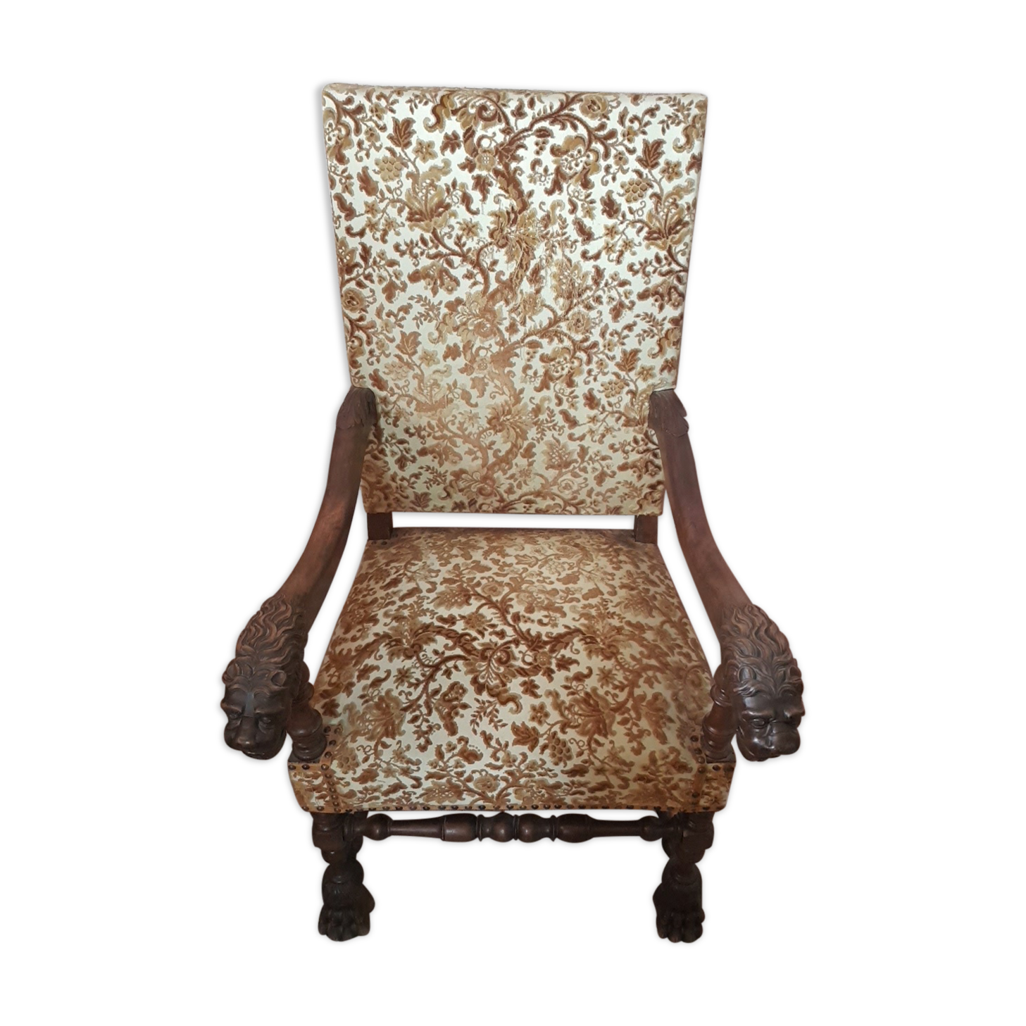 Lion-headed chair