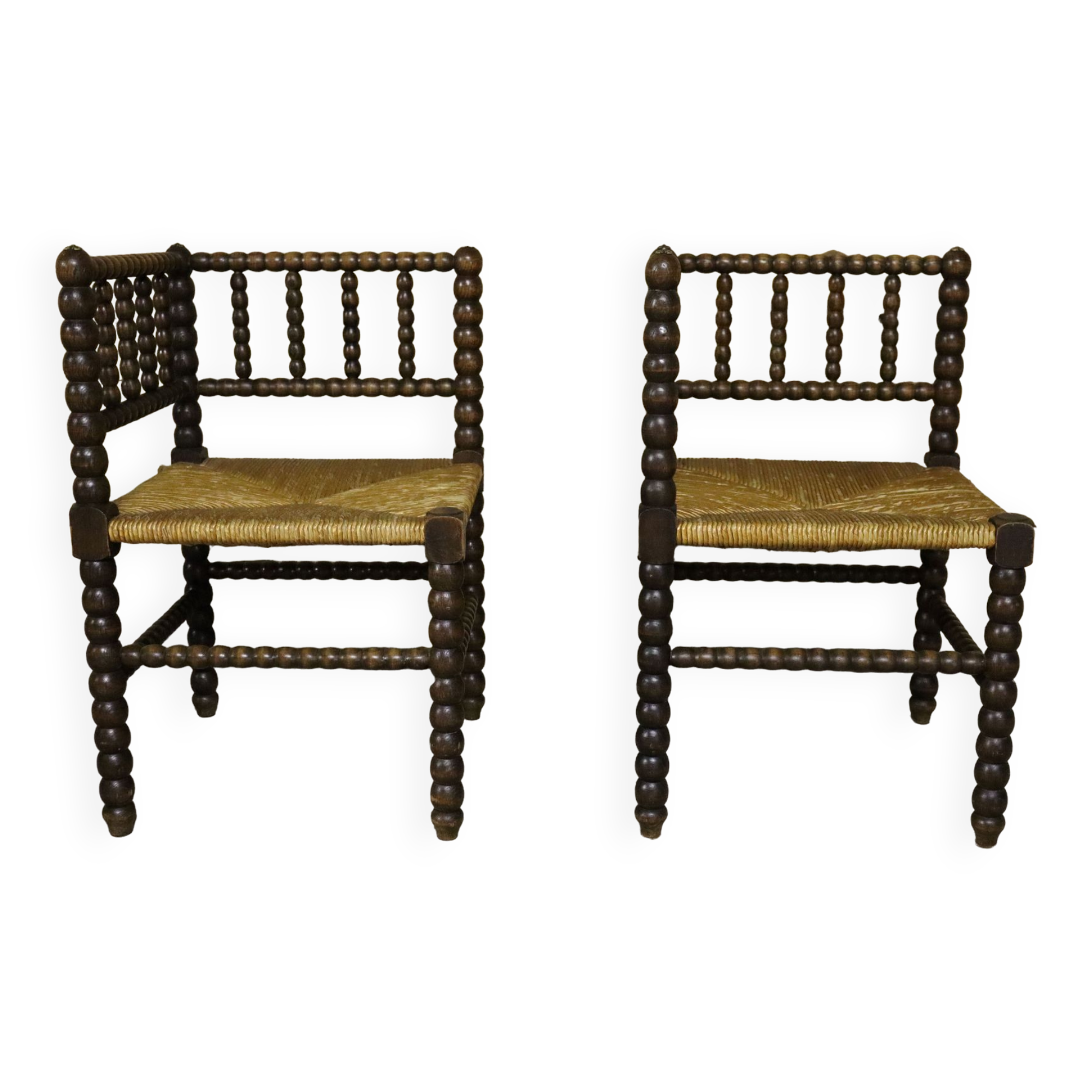 Pair of mulched chairs