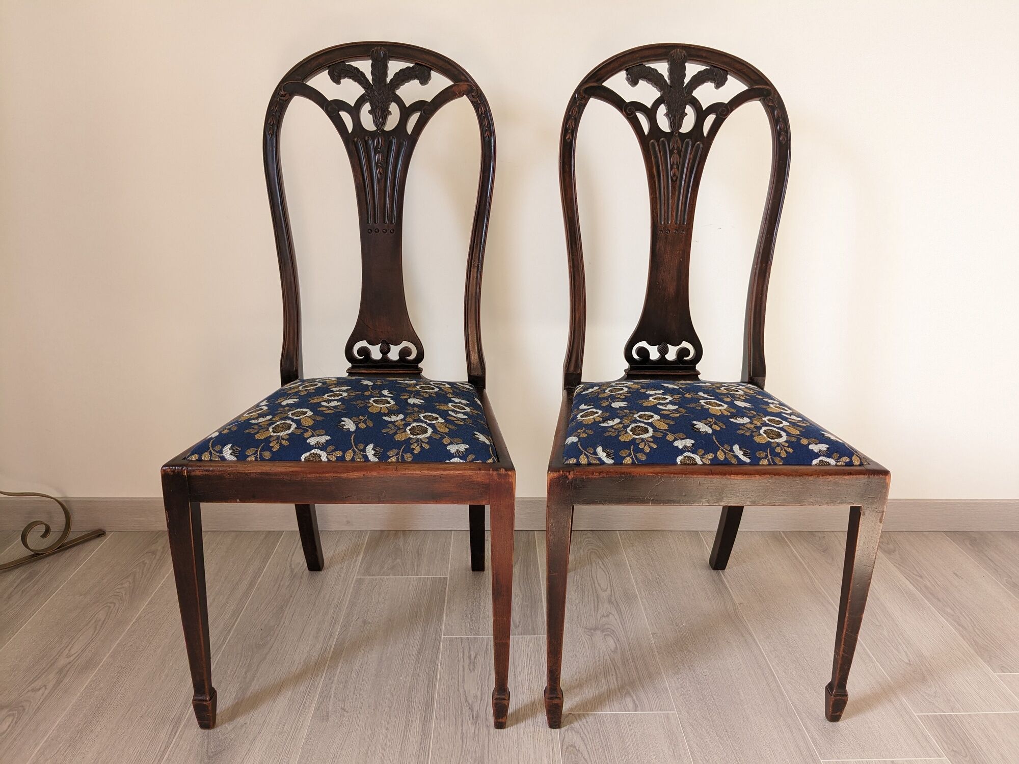 Pair of English Sheraton chairs in mahogany early twentieth century