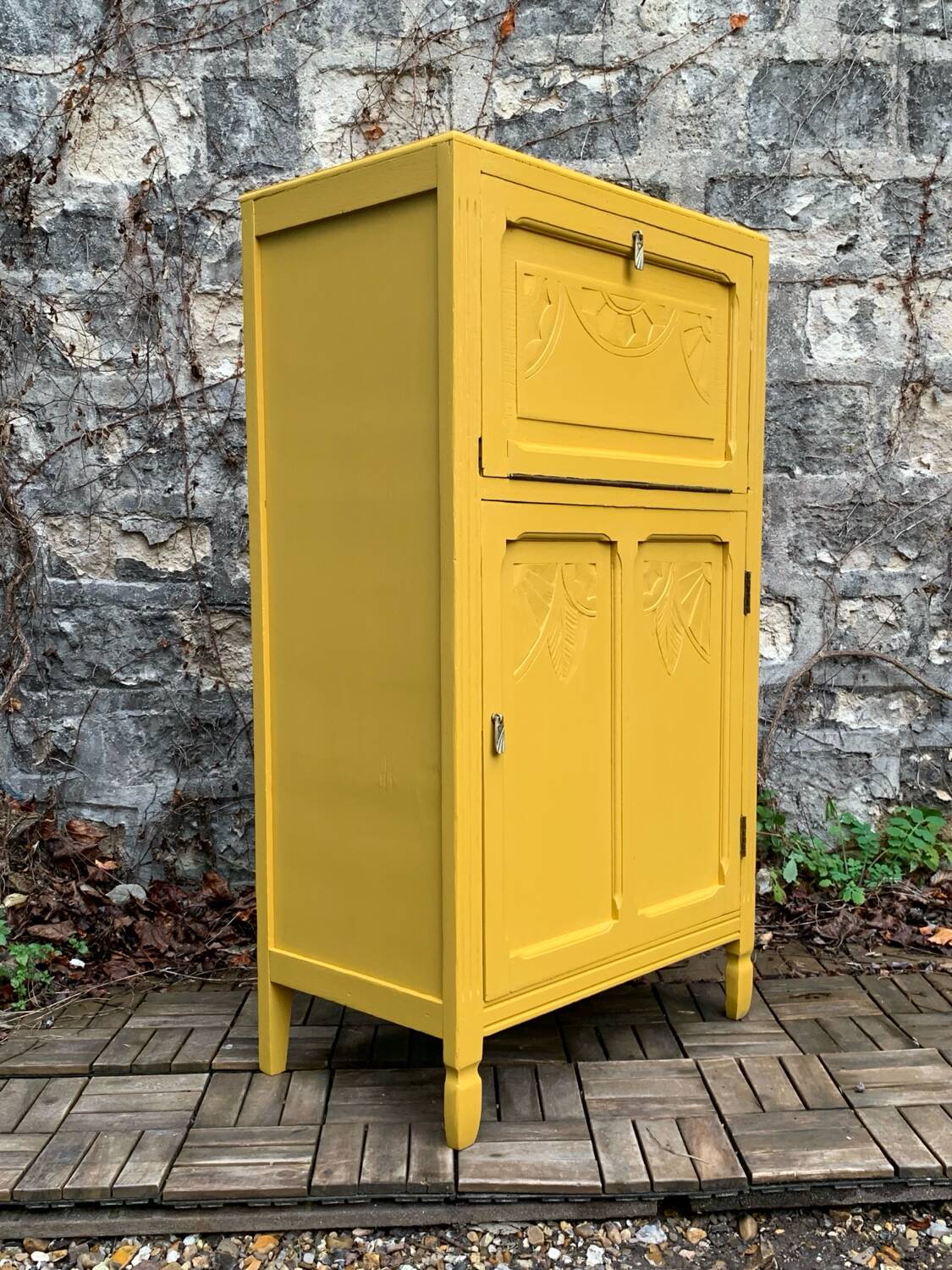 Parisian art deco buffet in yellow ochre
