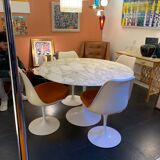 Tulip foot round table by Eero Saarinen for Knoll