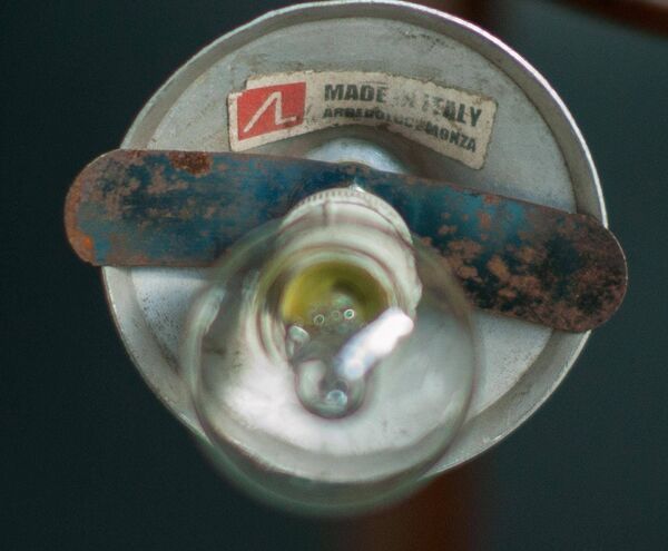 Lampadaire Arredoluce en laiton poli et marbre de Carrare, années 1960