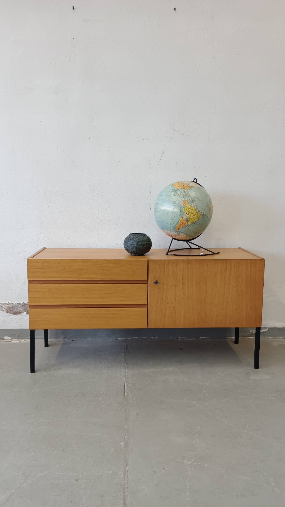 Modernist buffet
