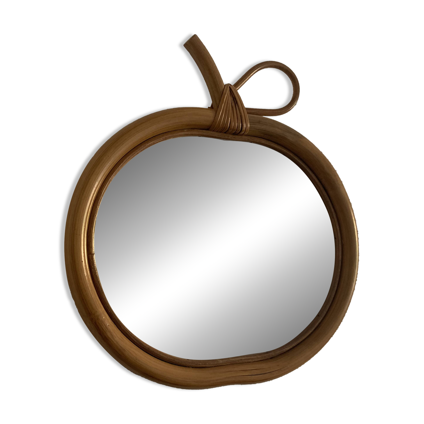 Vintage 1960s apple-shaped mirror in rattan, wicker, and bamboo - 32 x 35 cm