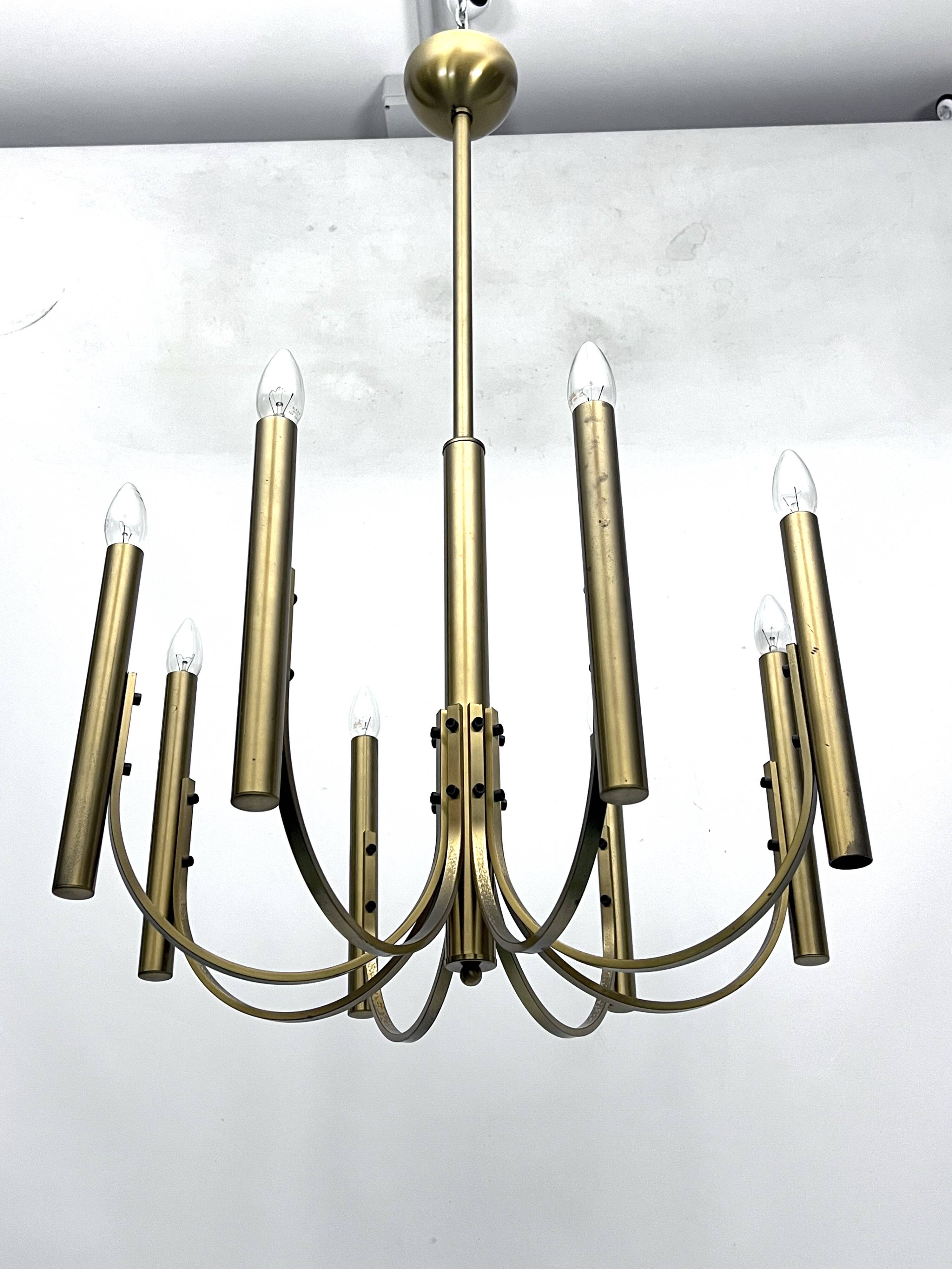 Sciolari, Vintage Italian large 8 lights brass chandelier. 1970s