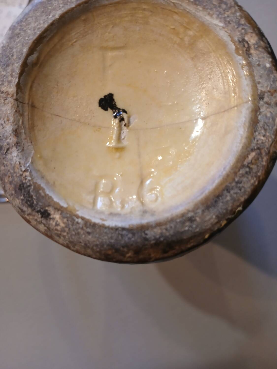 Small pitcher/cream jug in majolica.