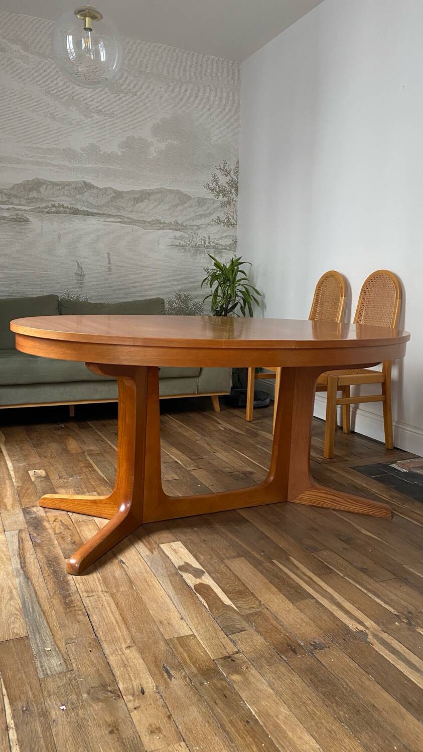 Designer table in solid elm