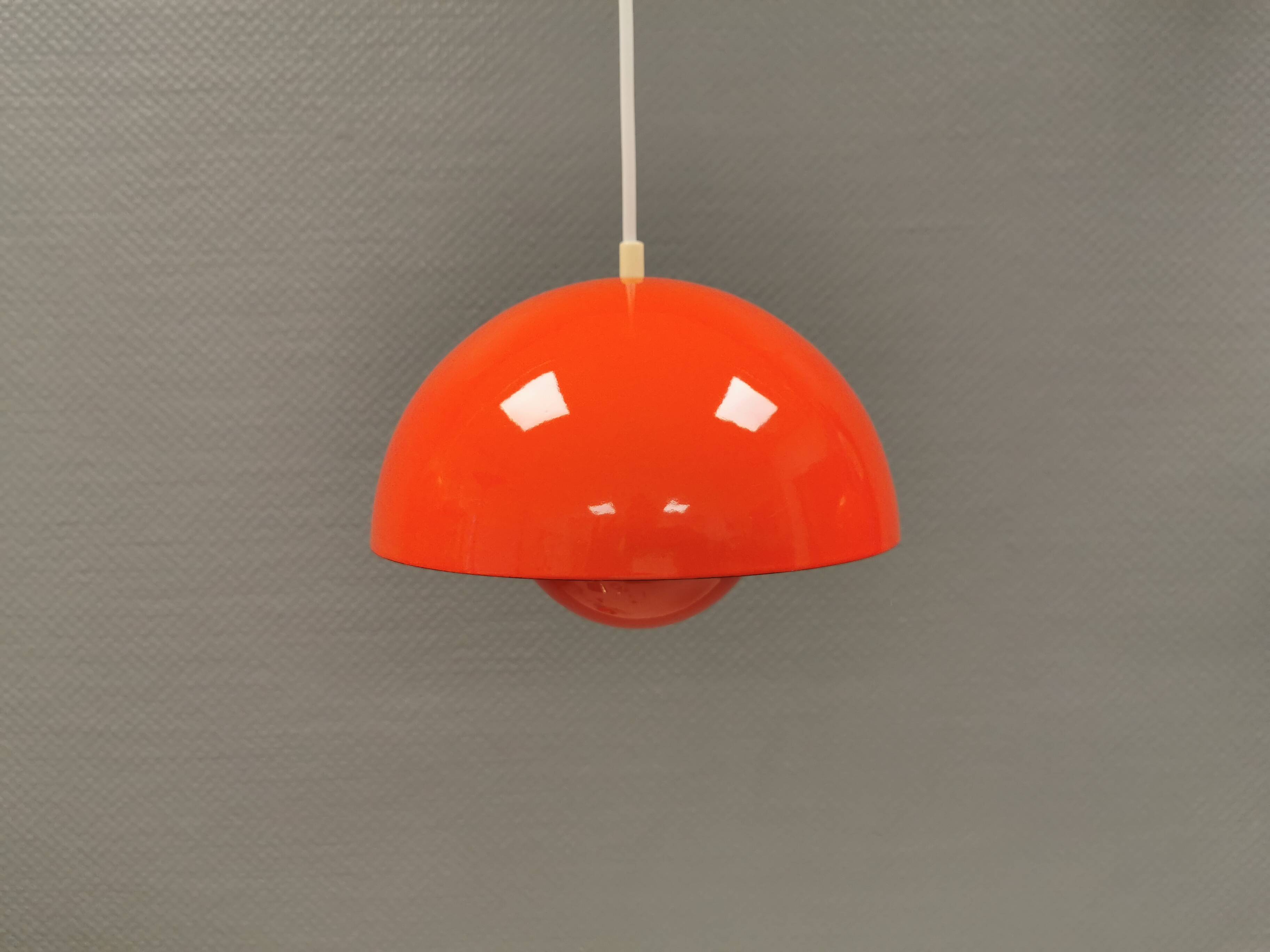 Suspension Flowerpot vp1 originales, conçue par Verner Panton.