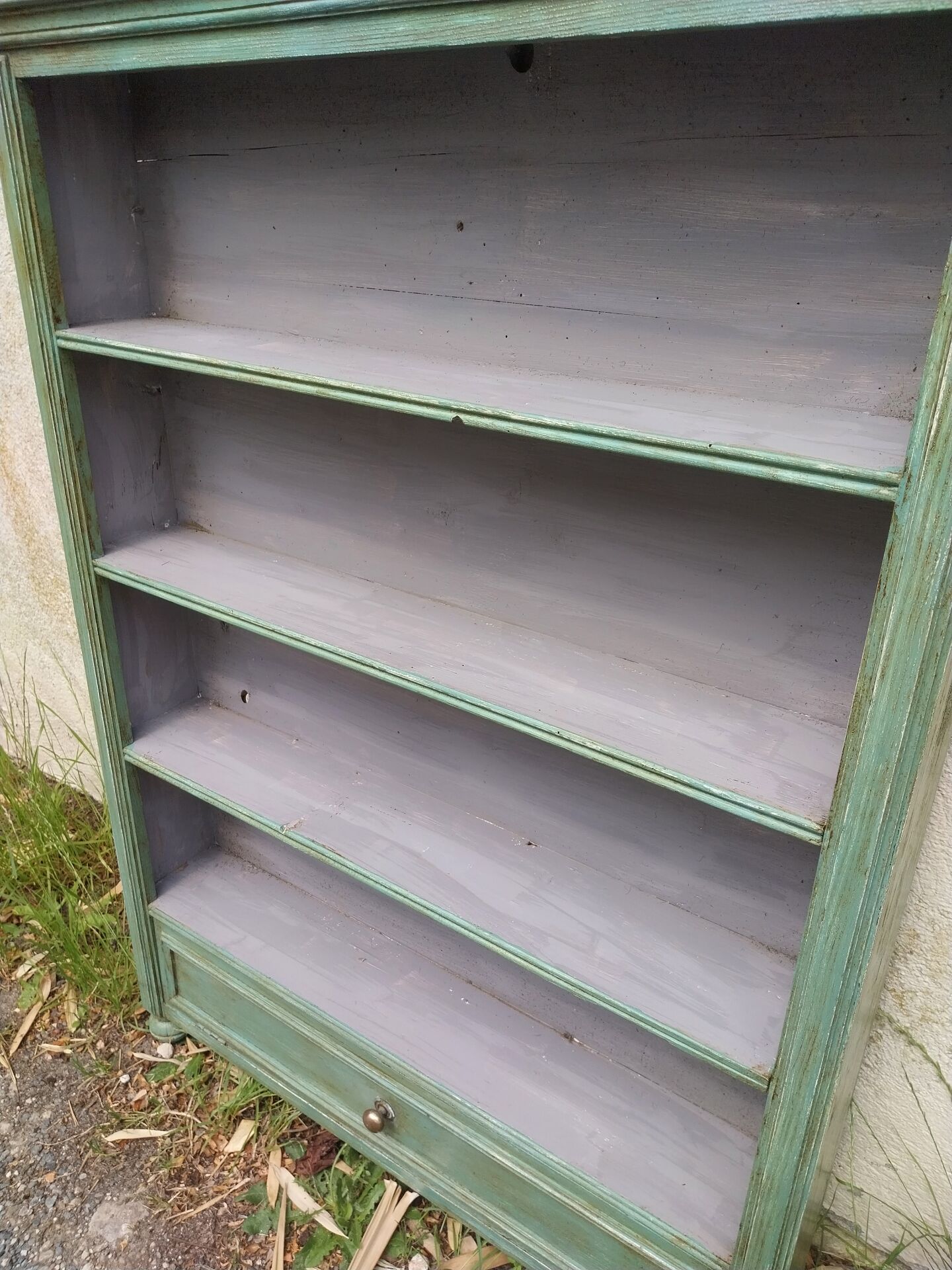 Shelf on legs