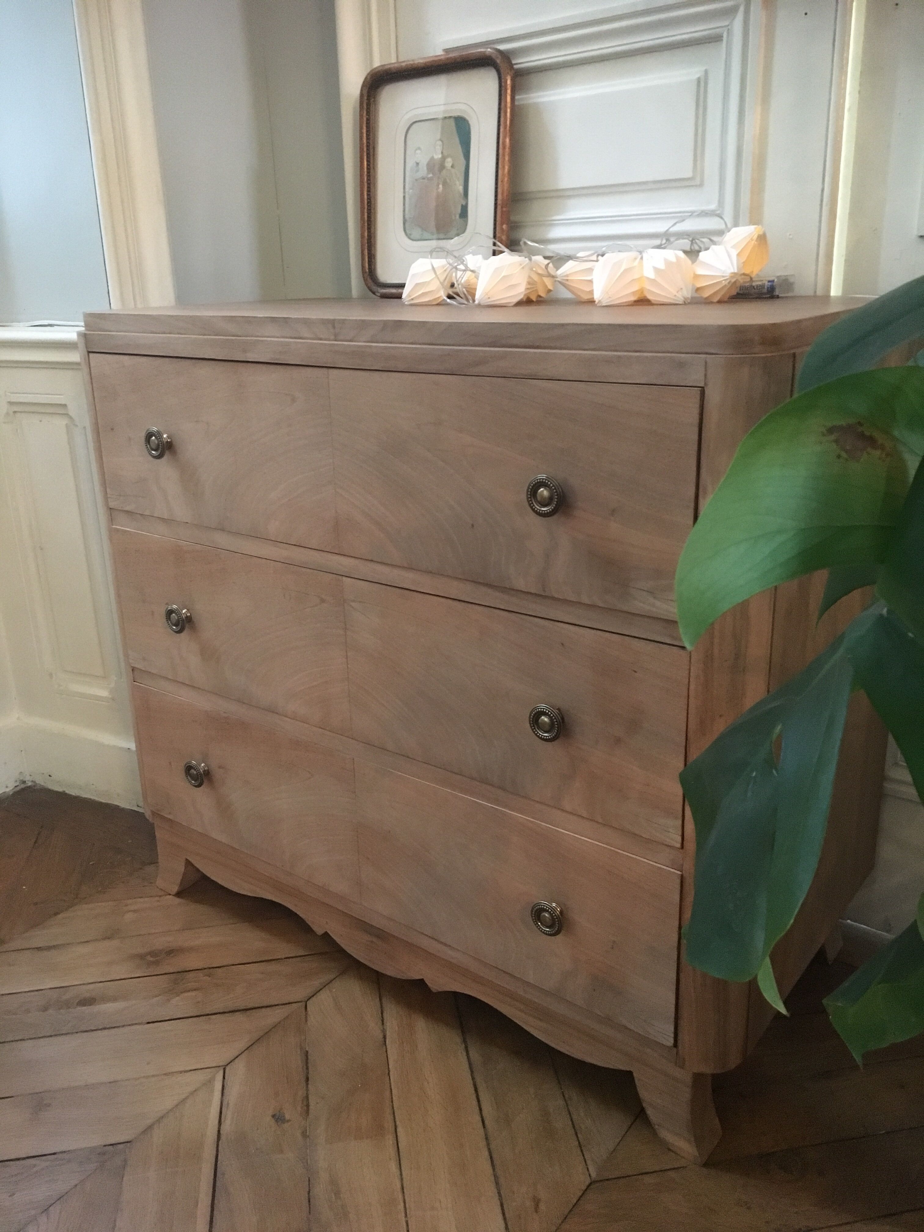 Walnut veneer chest of drawers 1930s