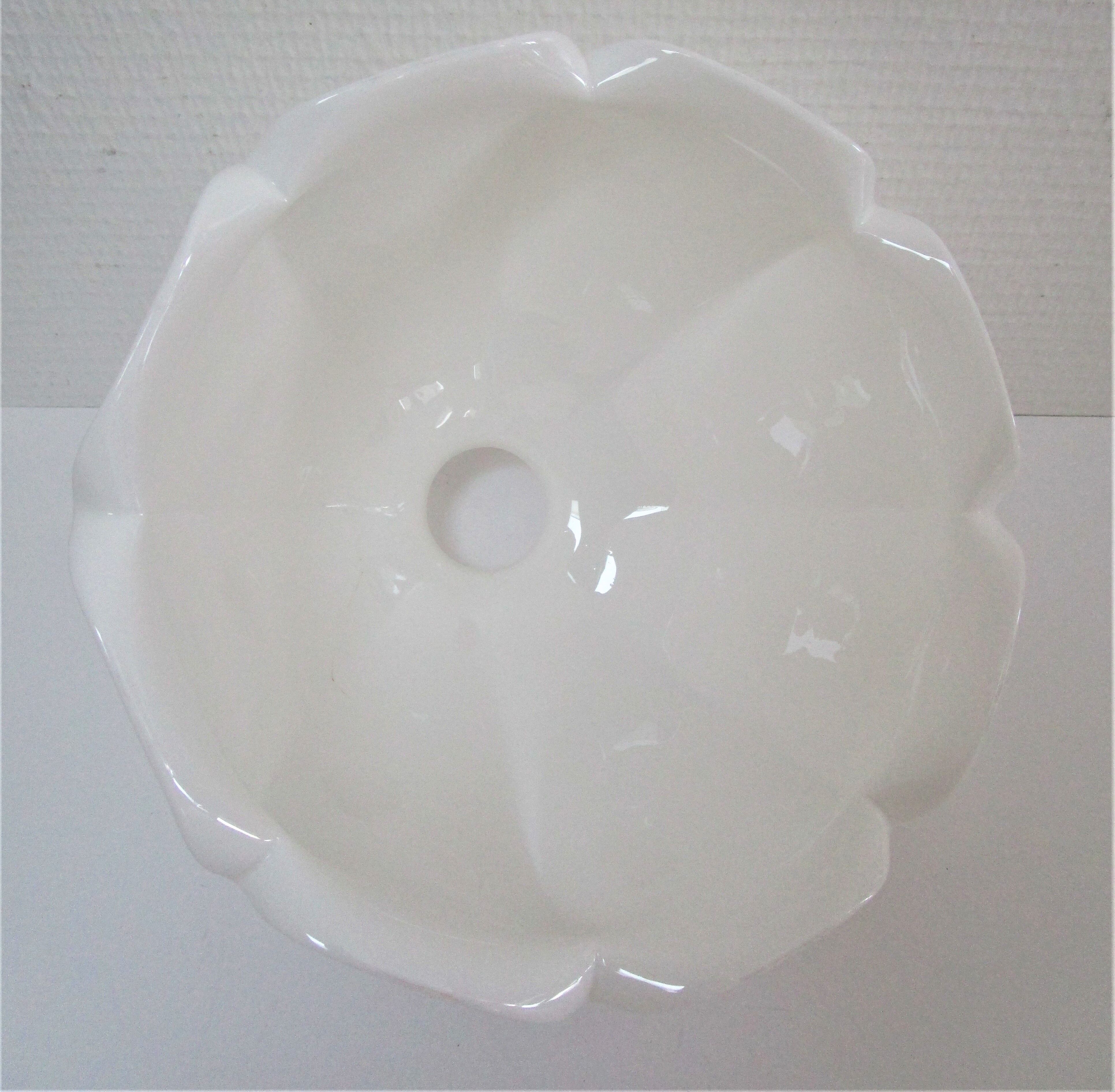 Suspension opaline flower and vintage brass