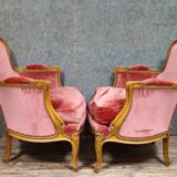 Pair of cabriolet armchairs in Louis XV style – Carved wood – Pink velvet –