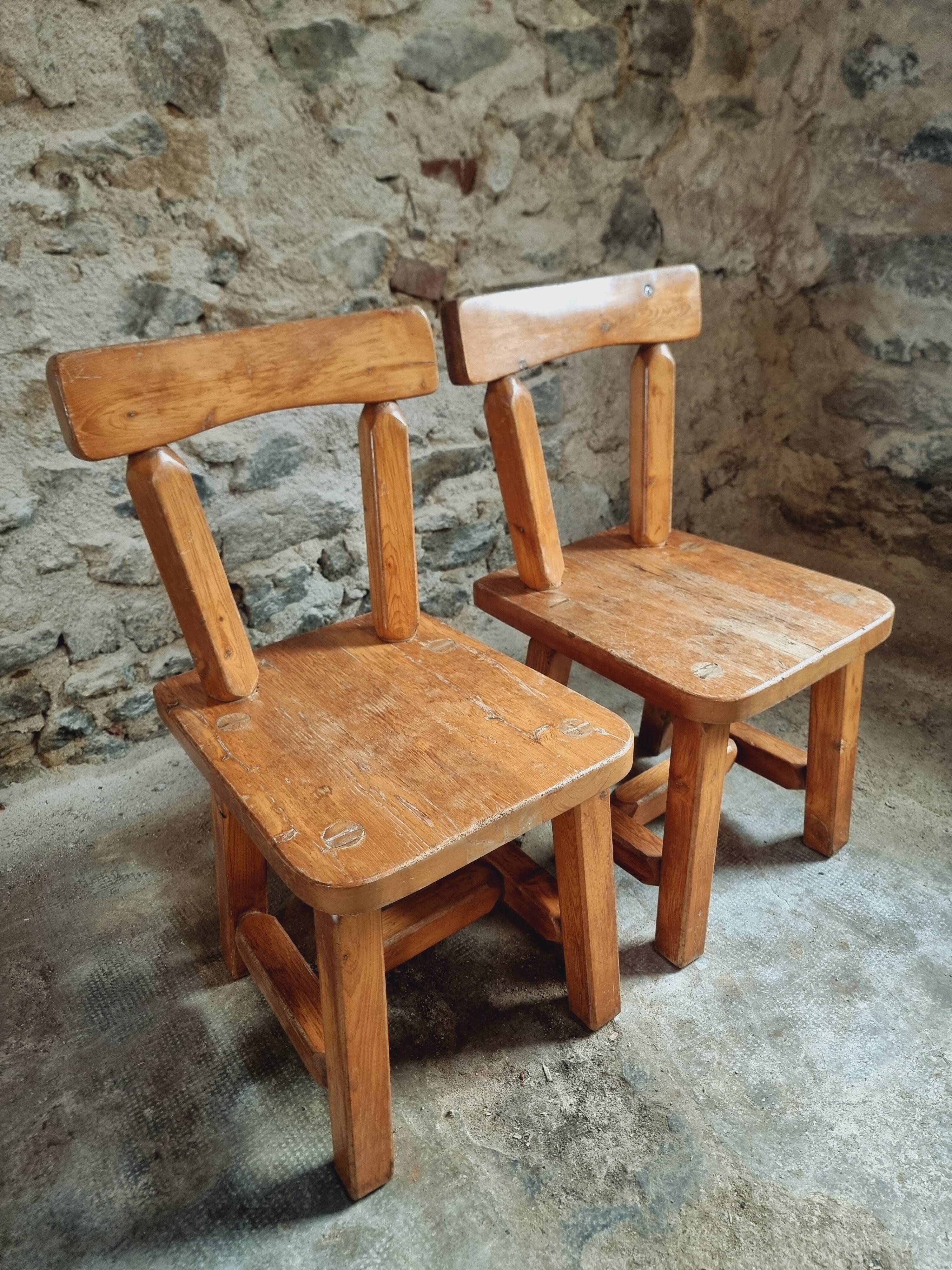 Pair of Canadian Brutalist Pine Chairs – Rustic Design from the 1970s