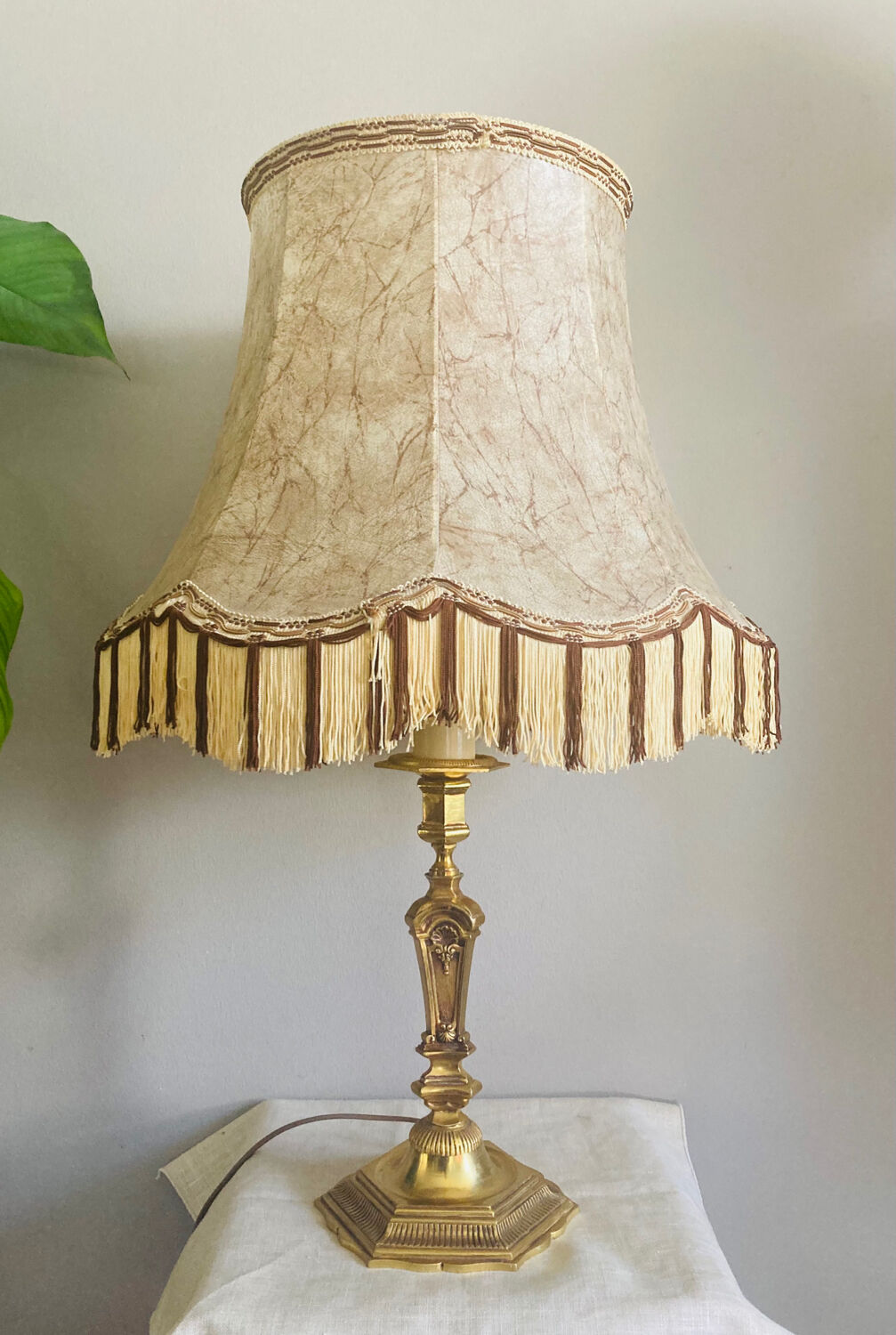 Empire / Directoire living room lamp in gilded bronze, mid-20th century