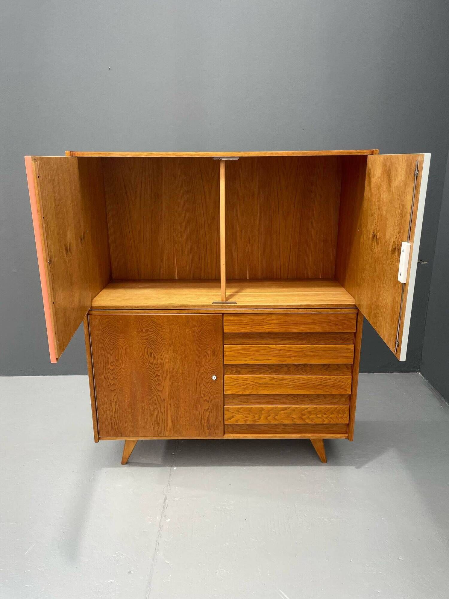 Meuble U-450 en Chêne par Jiří Jiroutek pour Interiér Praha, Tchécoslovaquie, 1