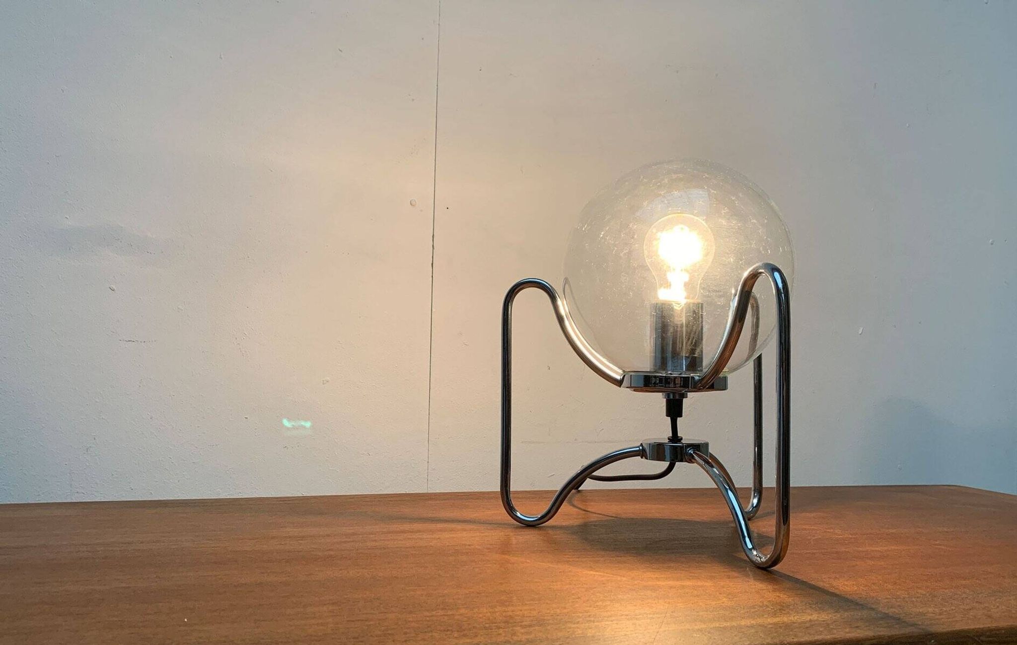 Mid-century space age tripod globe table lamp, 1960s