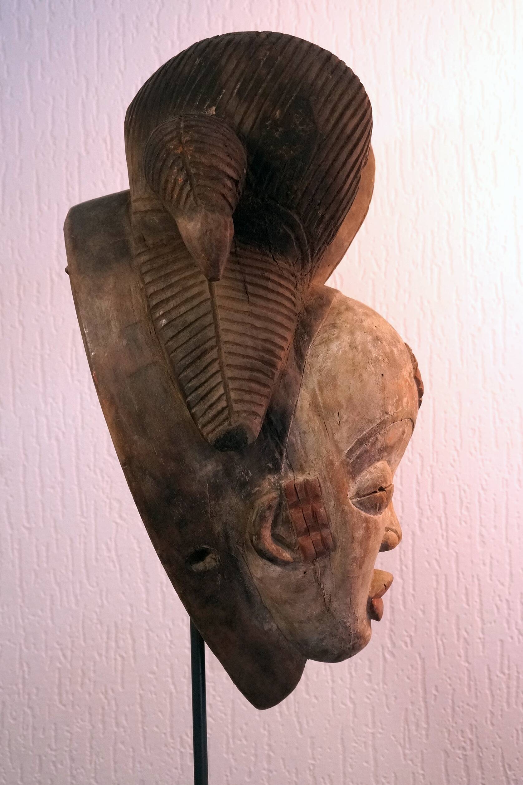 Punu mask on a base