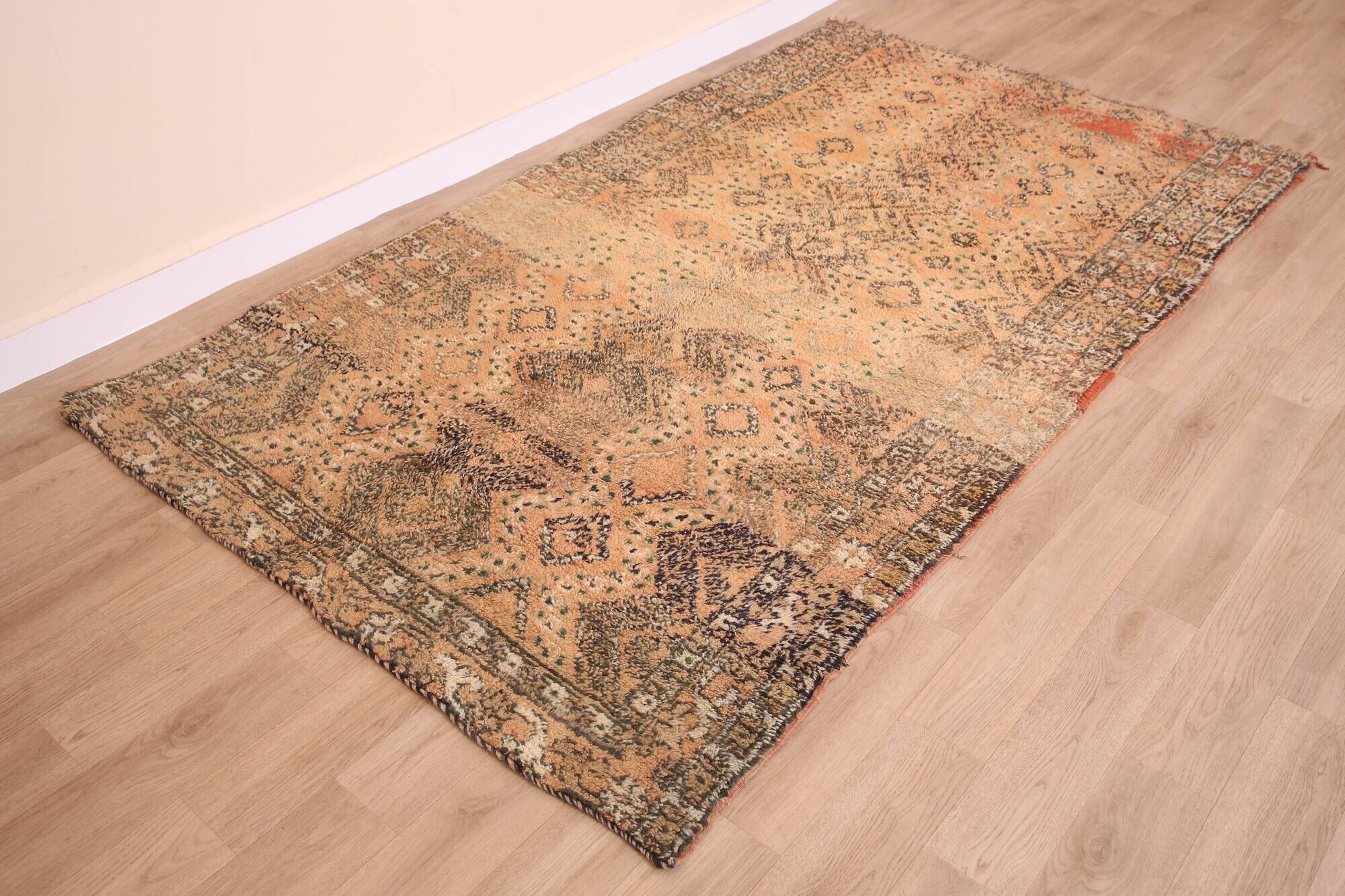 Peach Vintage Moroccan Rug 142 x 248 cm, Berber Wool Rug Handmade, Boho Rug