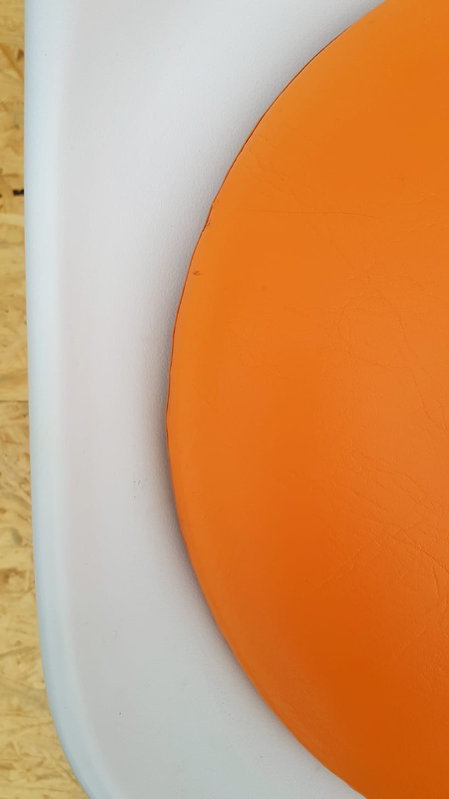 Chaise pivotante vintage pied tulipe orange