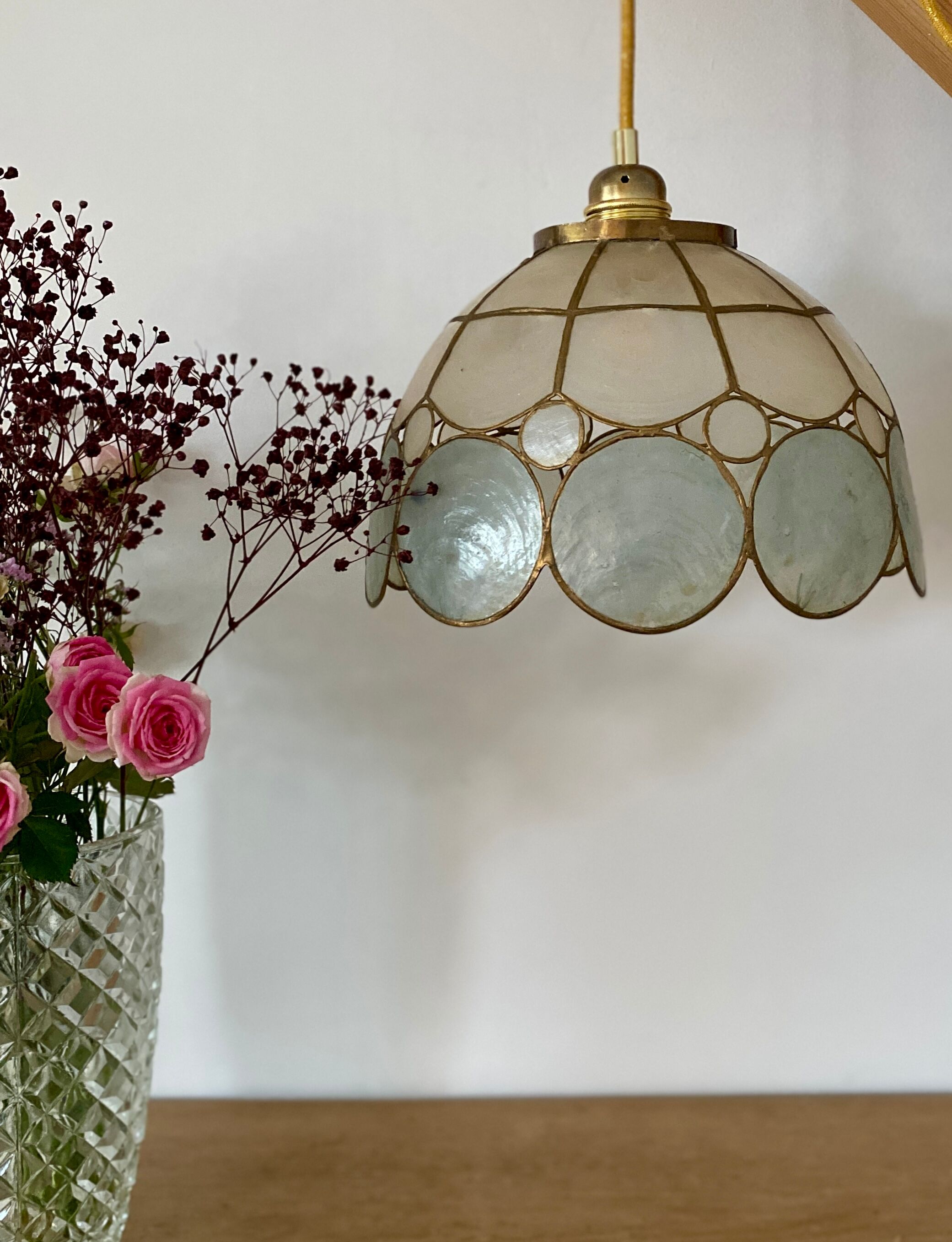 Vintage lampshade suspension in mother-of-pearl and brass