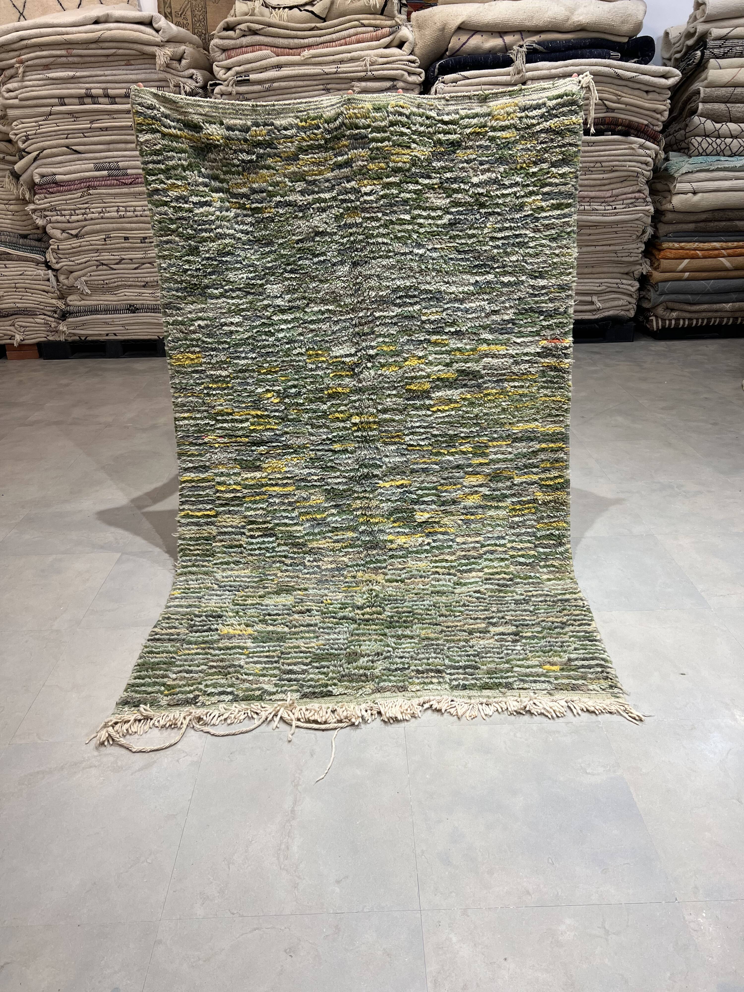 Mottled green carpet 155x250cm