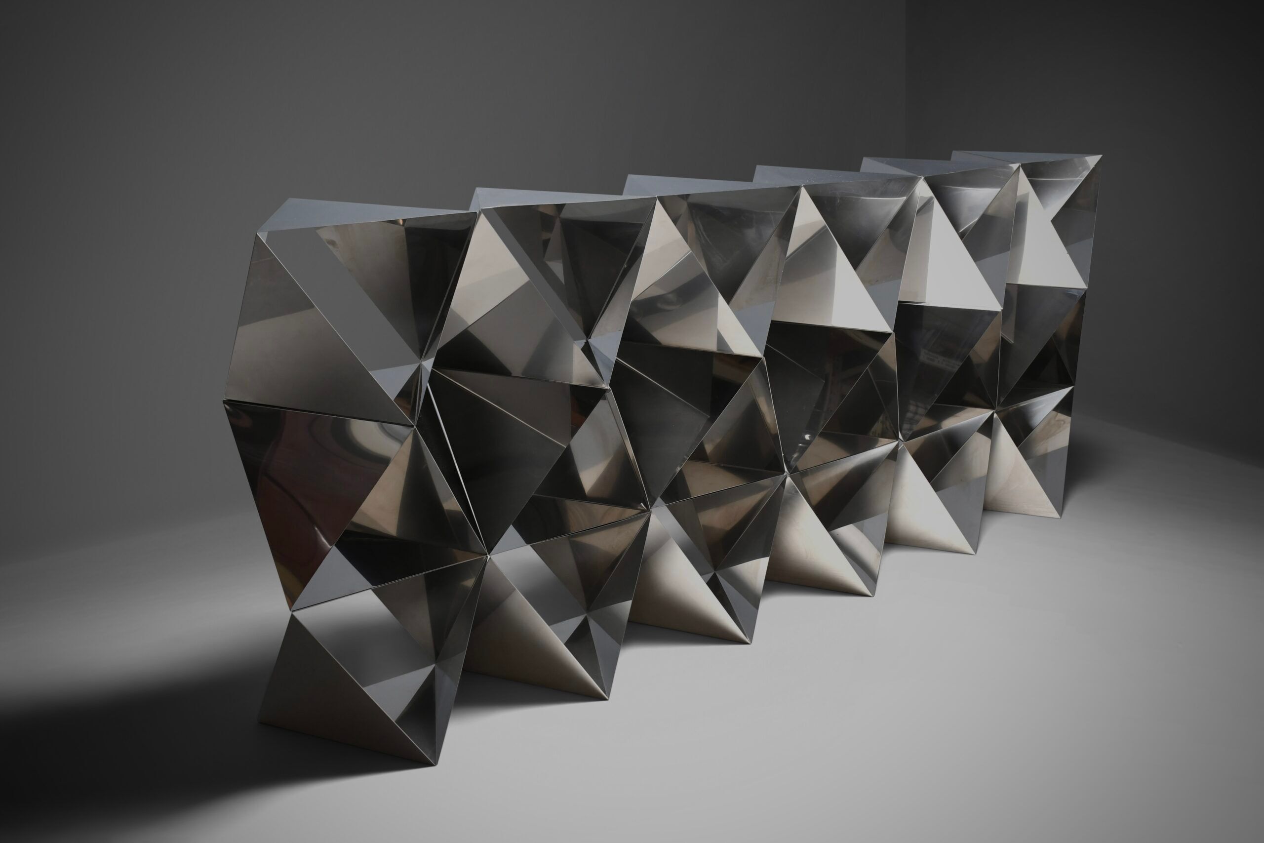 Séparateur de pièce / bibliothèque en acier inoxydable par Manfredo Massironi pour Arrmet