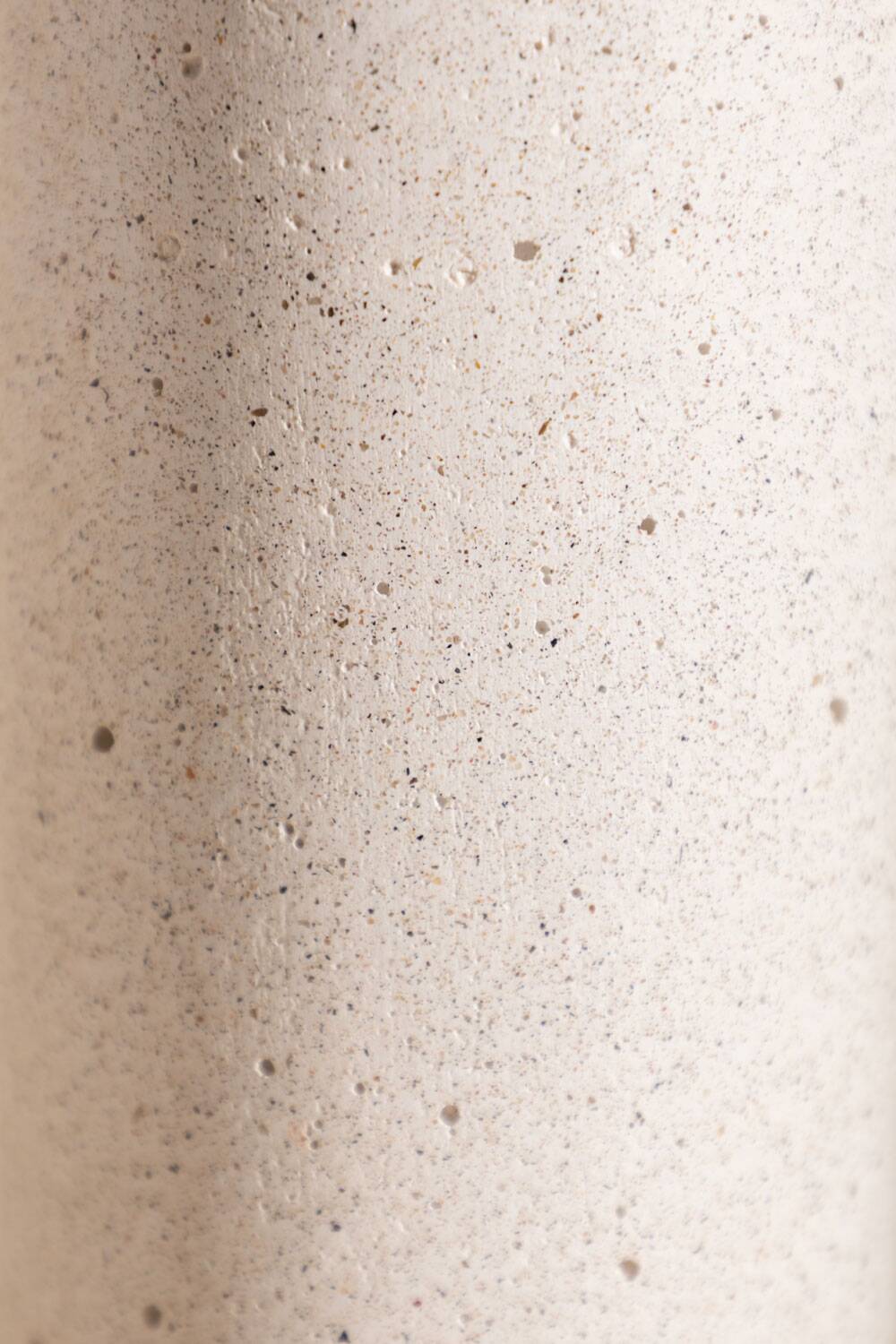André vase in white concrete