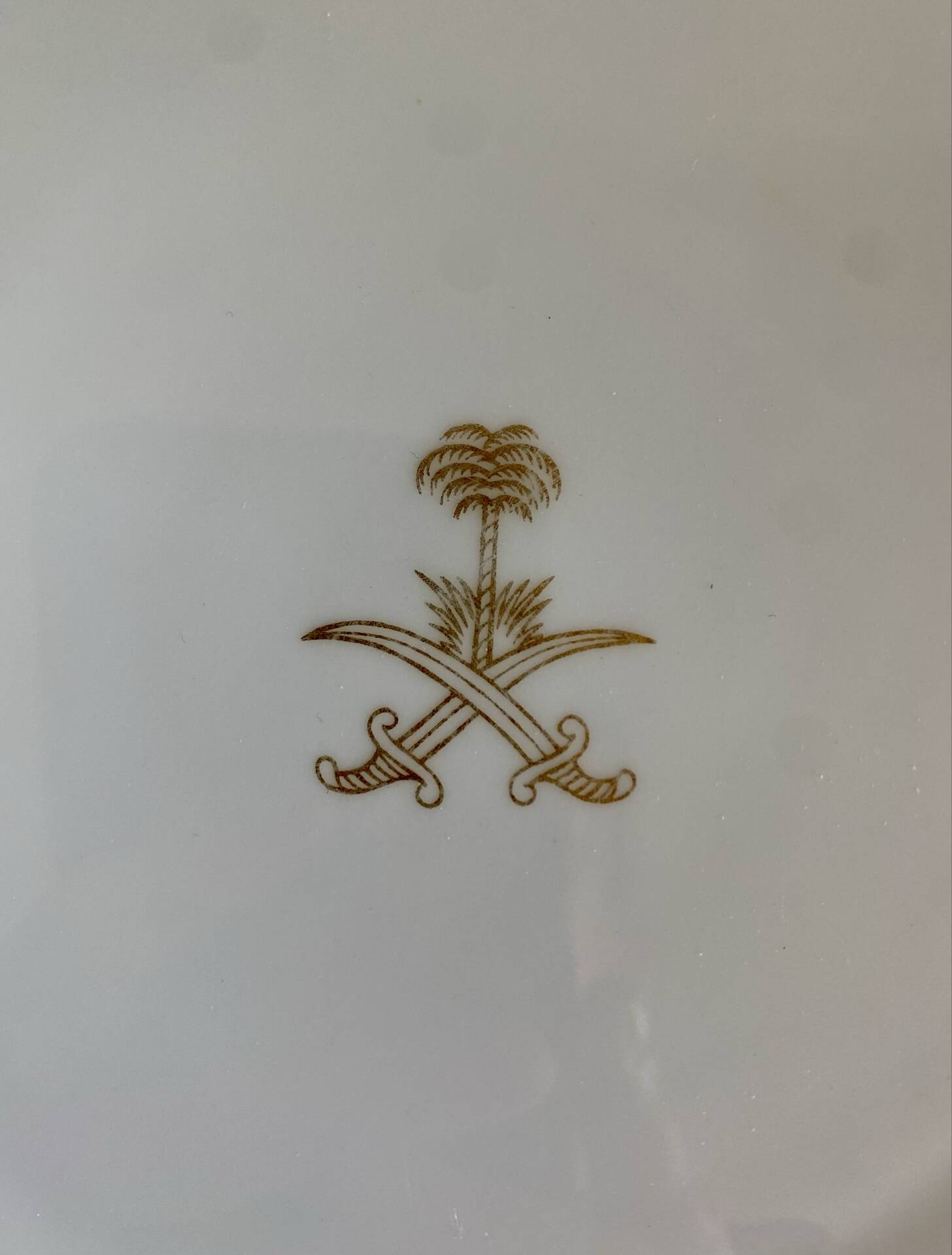 Assiette Tharaud Limoges “Monaco” — Service diplomatique, armoiries Ar