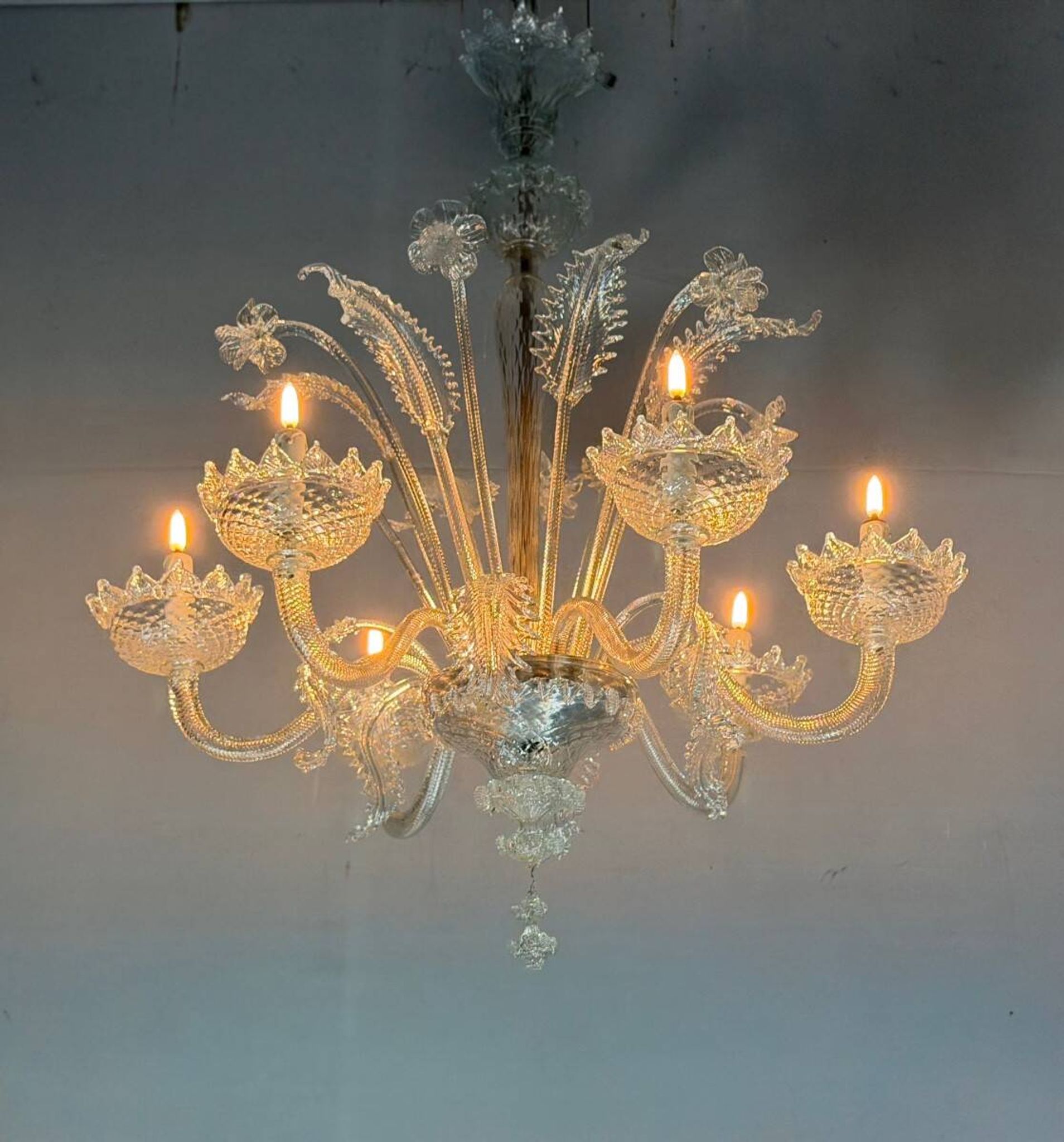 Venetian chandelier made of Murano glass, six light arms, circa 1940.