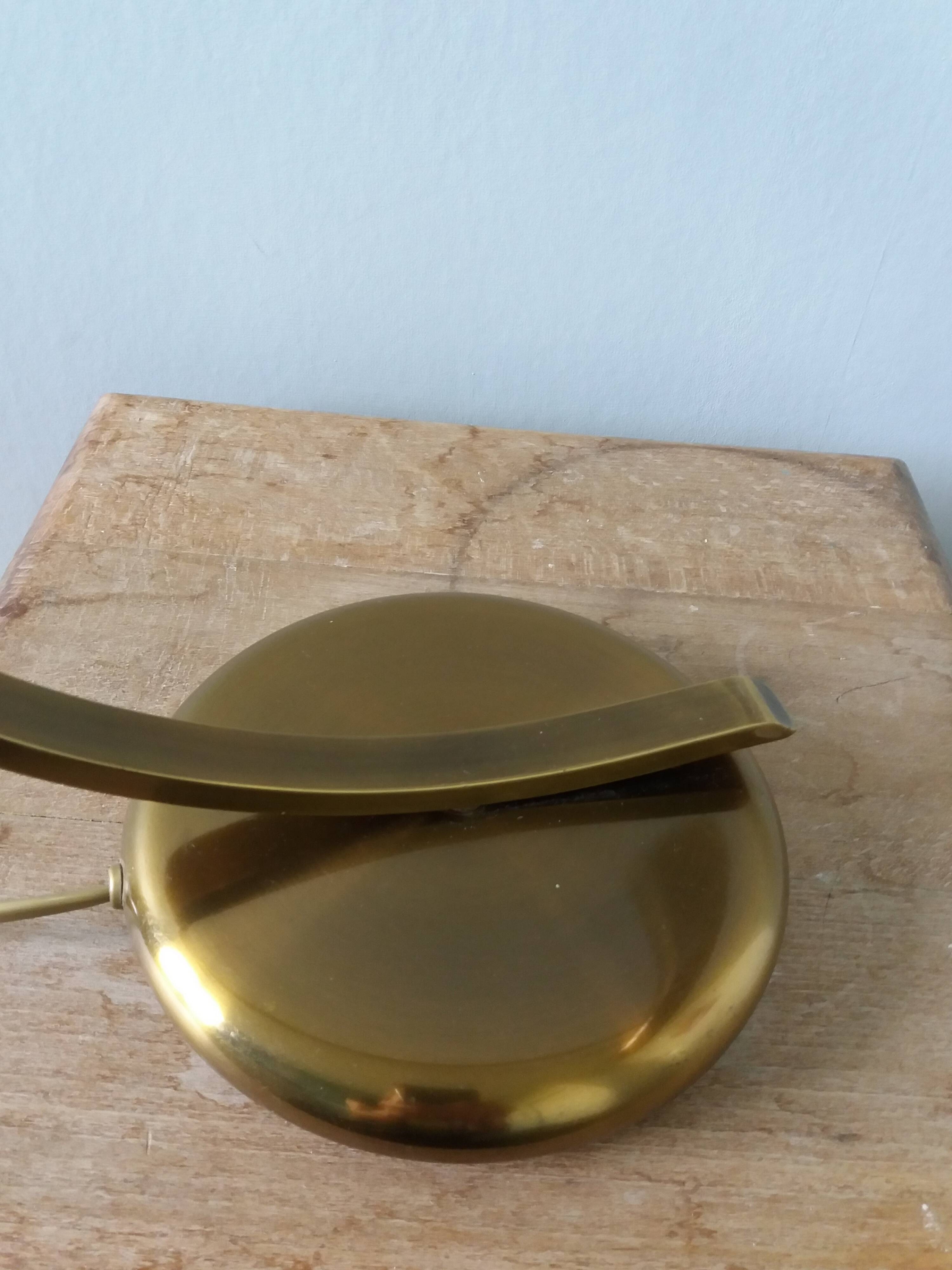 Articulated desk lamp, notary or banker lamp