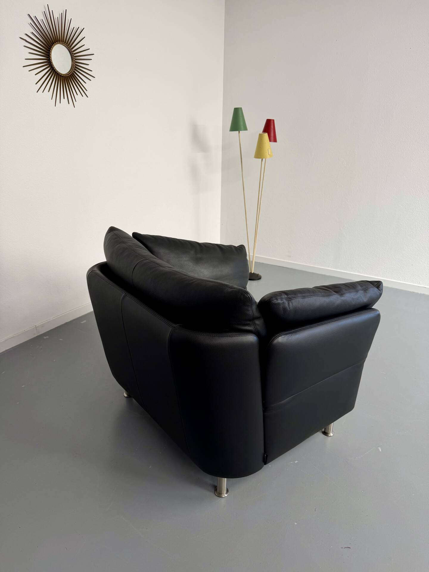 Fauteuil design contemporain Intertime I-Cielo en cuir noir
