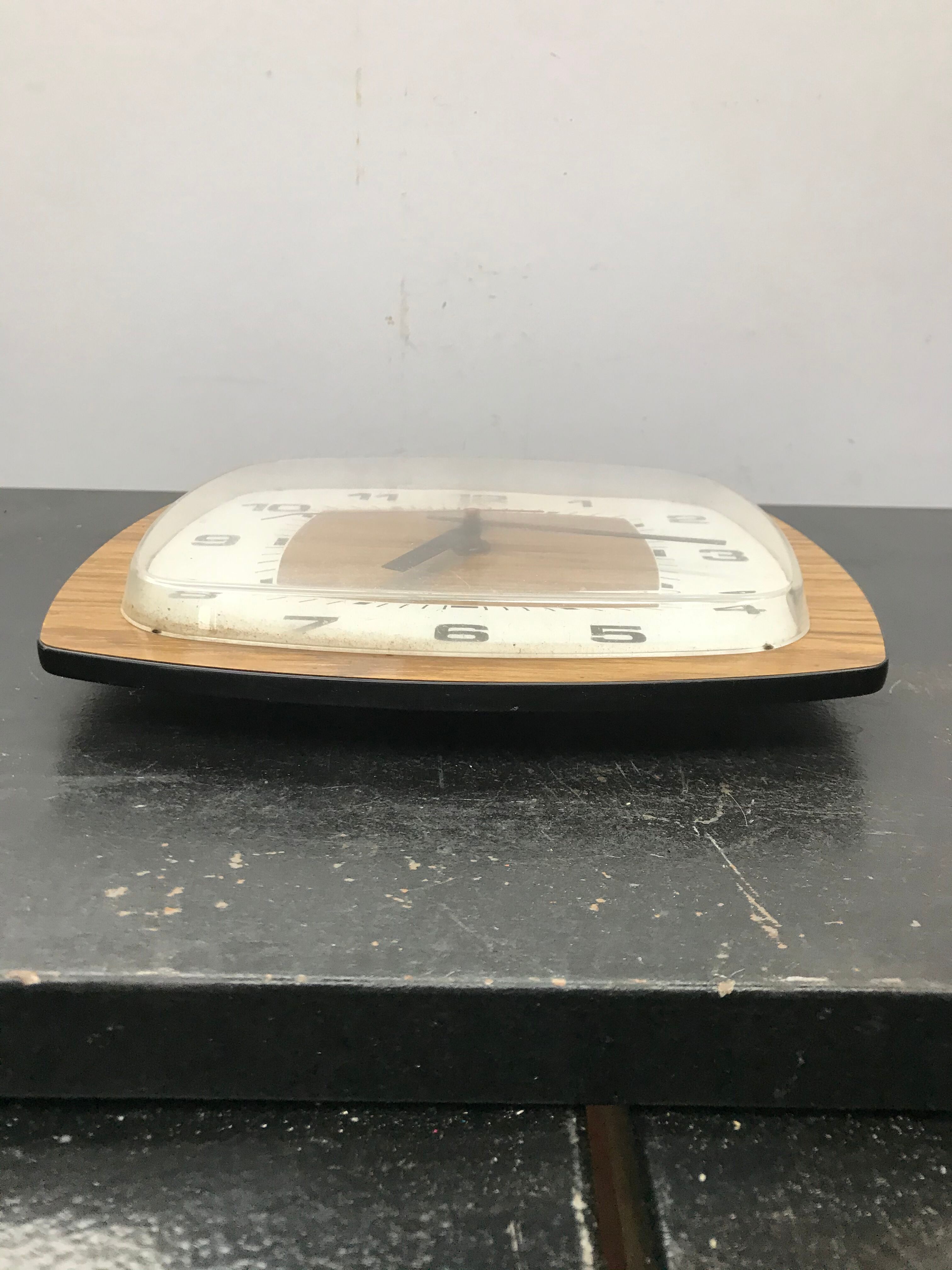 Old clock pendule Vedette formica plastic 70s vintage