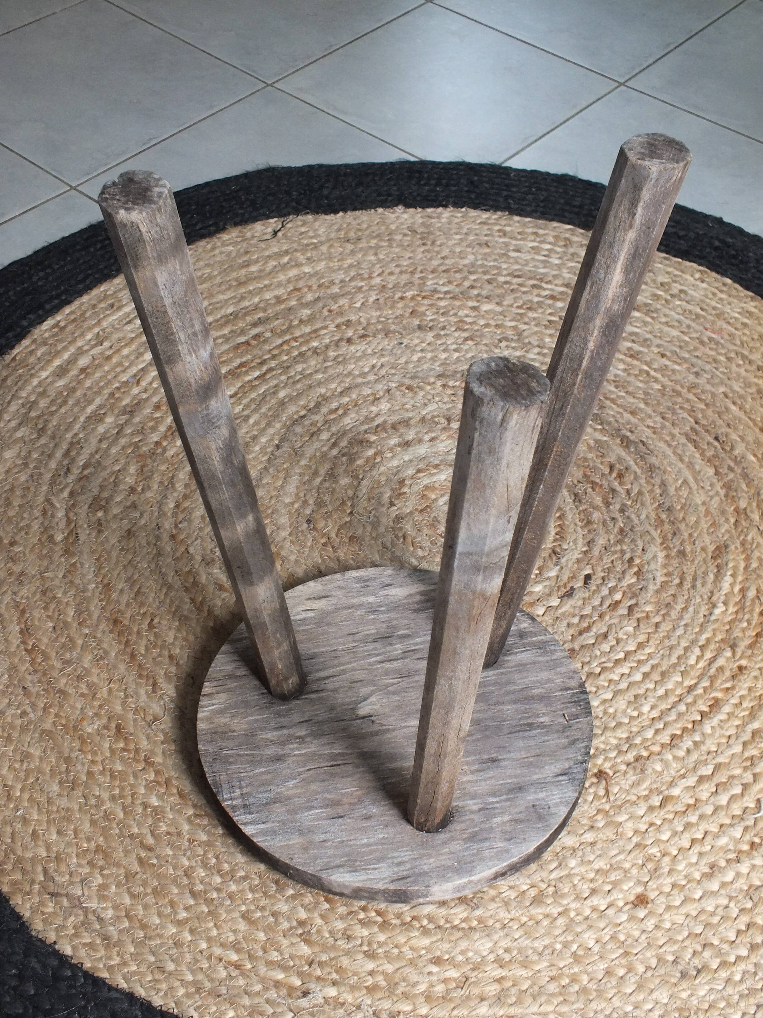 Vintage tripod stool in raw wood, 70s/80s