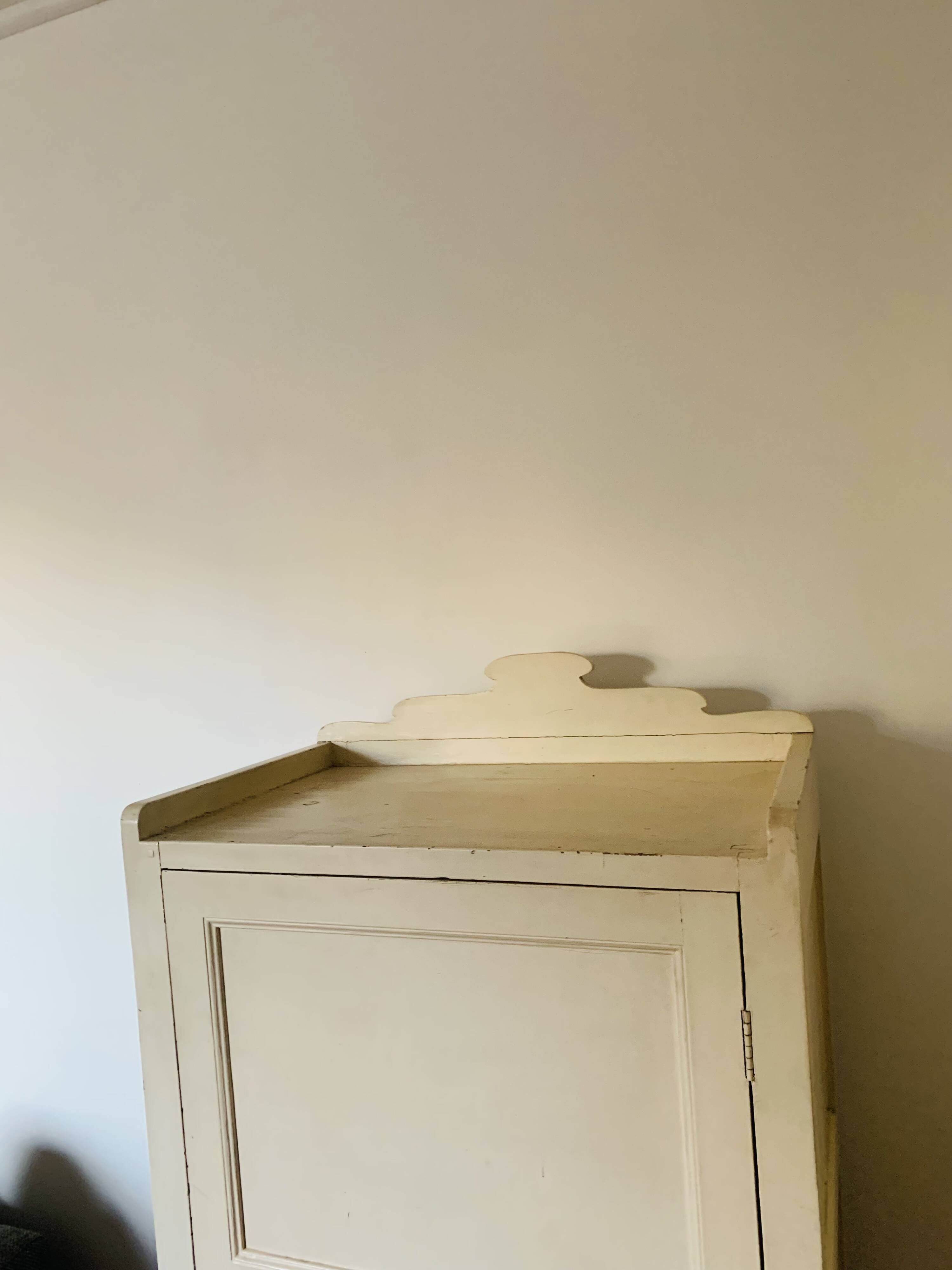 1-door wardrobe with cornice