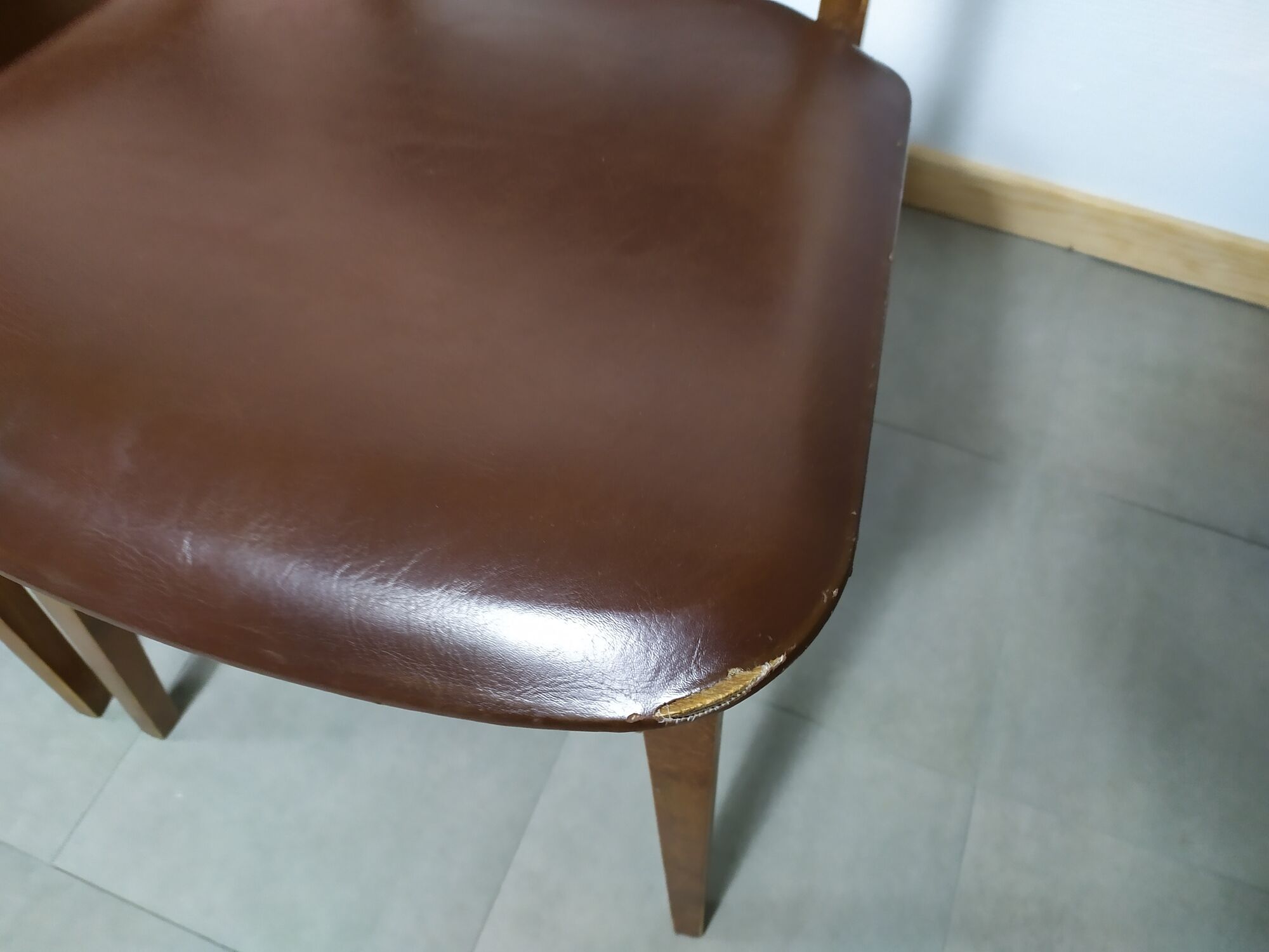 Suite de 6 chaise bois skaï marron brus vintage année 50 - 60