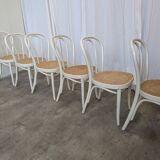 Ensemble de 6 chaises de salle à manger vintage de style Thonet : bois blanc et assise en cannage.