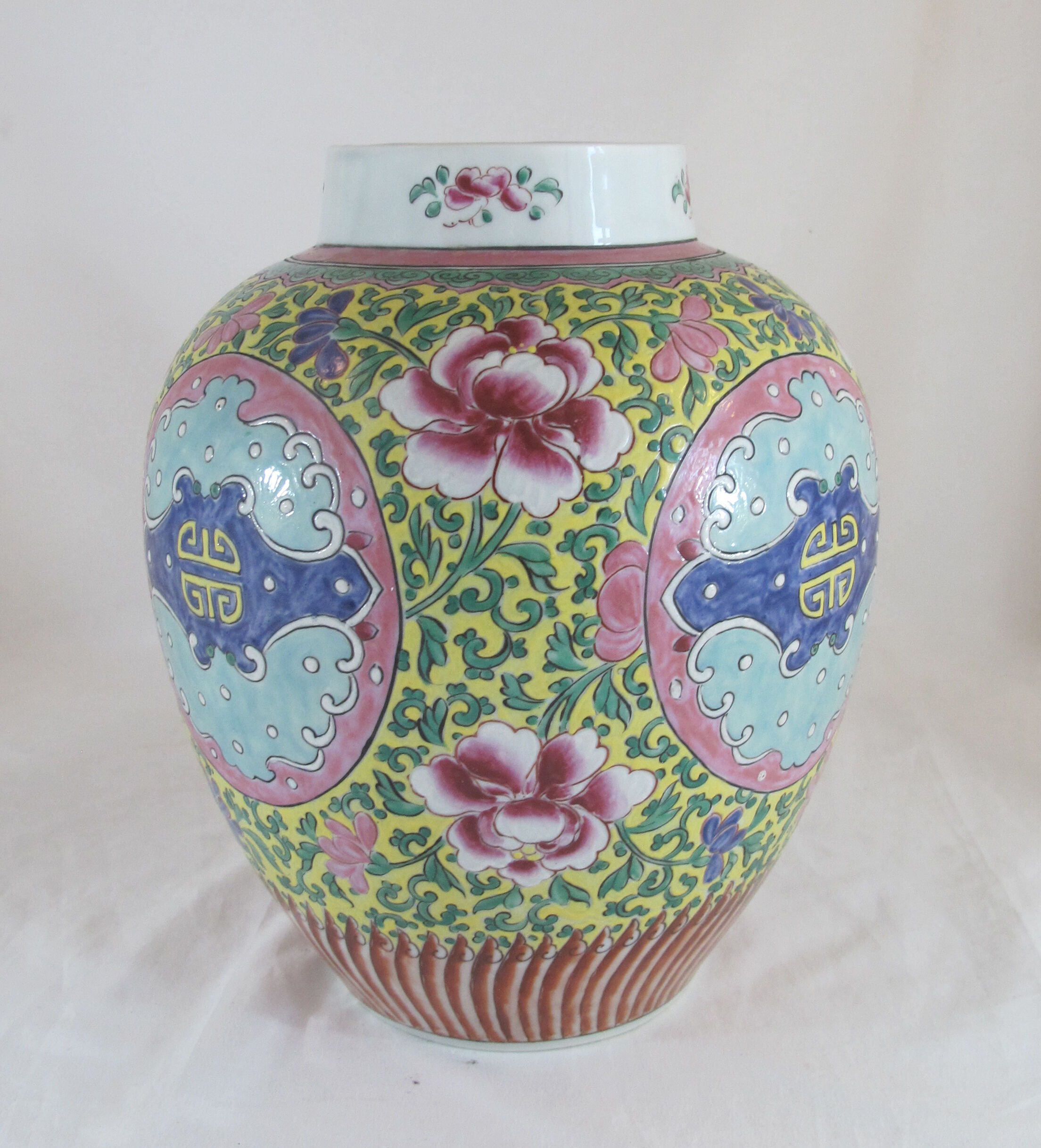 Chinese vase pink family